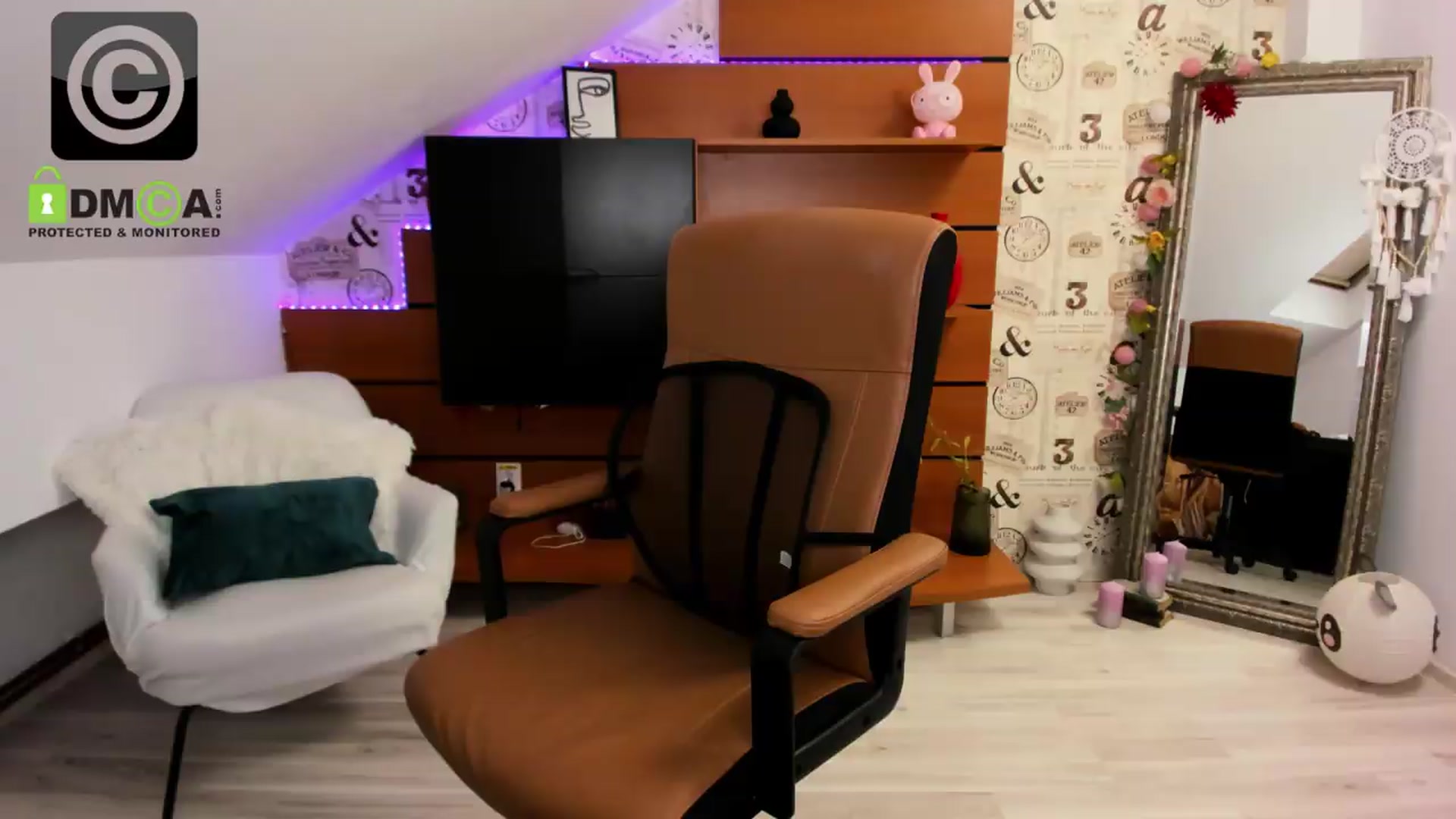 Gallery image thumbnail from DaisyLi's myfreecams stream on, 07/08/2026, 24:23 image 6 of 20