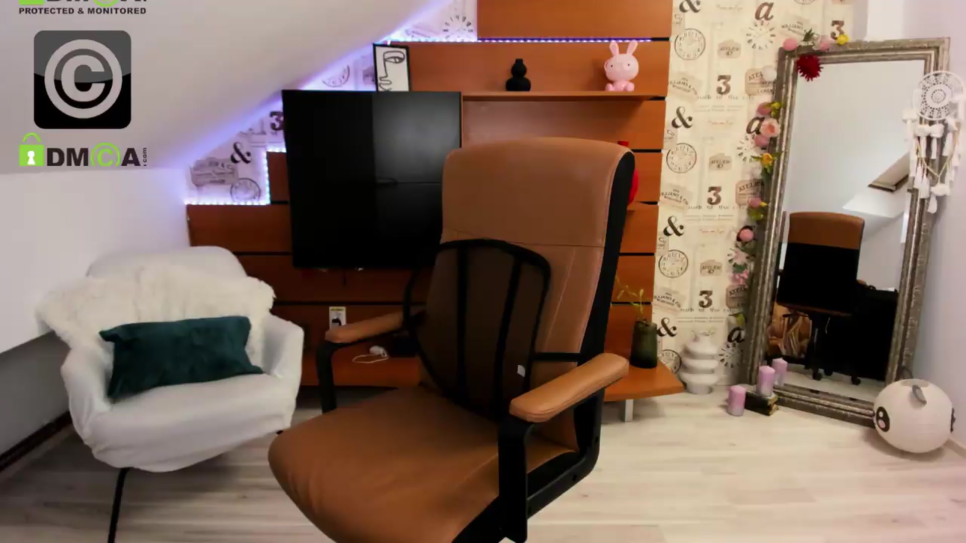 Gallery image thumbnail from DaisyLi's myfreecams stream on, 07/08/2026, 24:23 image 3 of 20