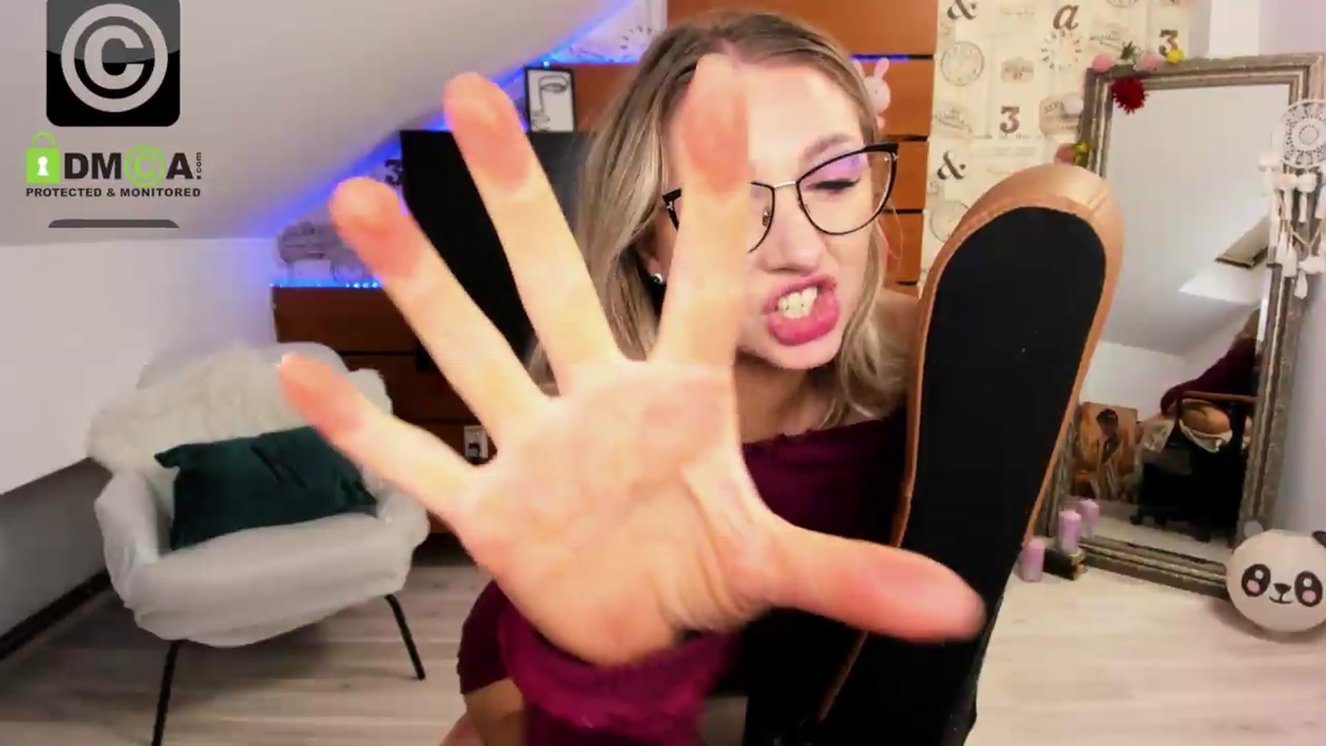 Gallery image thumbnail from DaisyLi's myfreecams stream on, 07/12/2026, 01:27 image 18 of 20