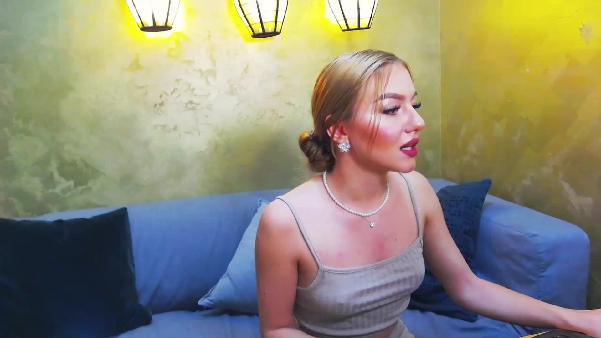 Gallery image thumbnail from DaisyRose_'s myfreecams stream on, 08/30/2023, 14:12 image 9 of 20