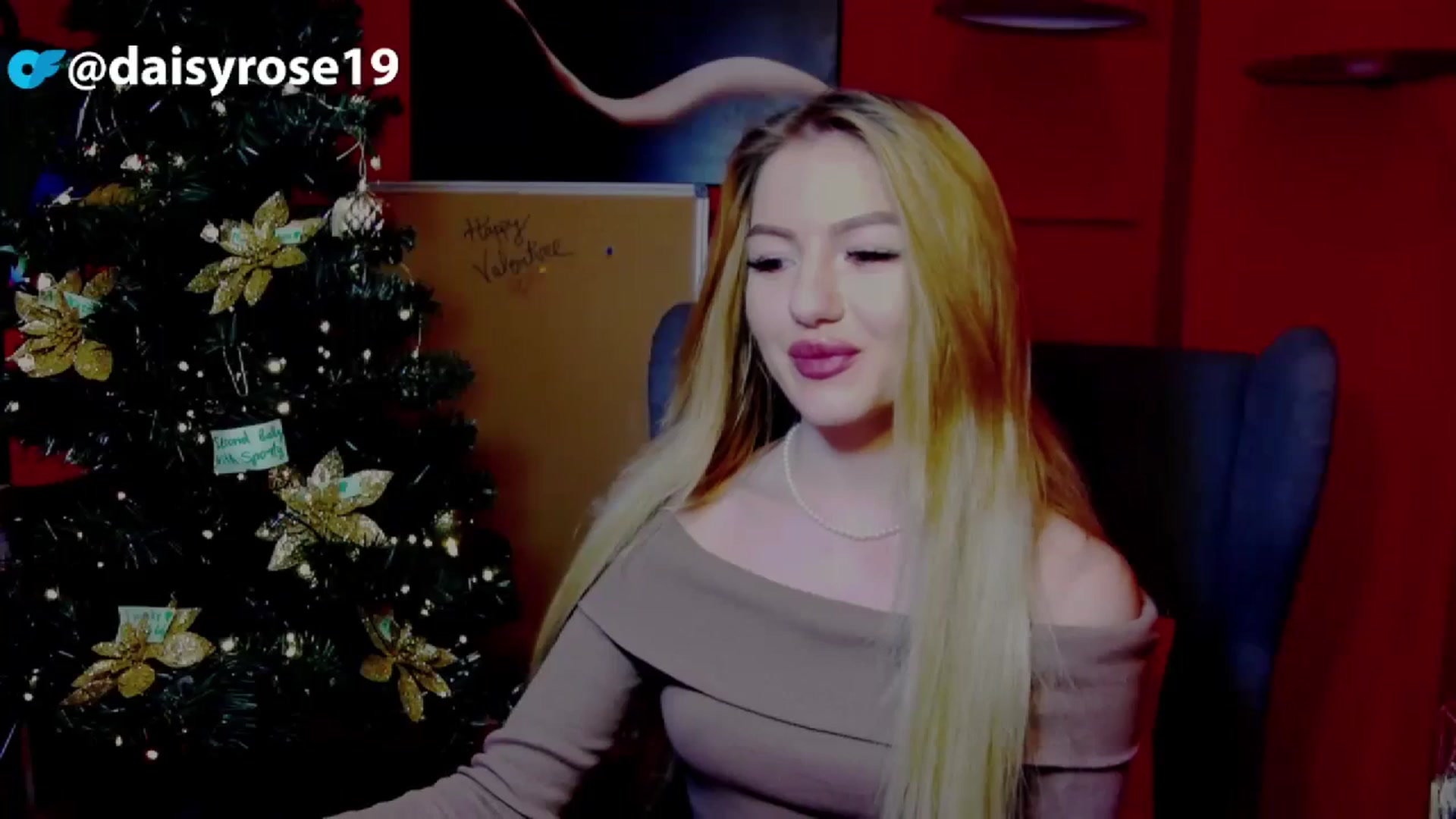 Gallery image thumbnail from DaisyRose_'s myfreecams stream on, 12/21/2023, 16:40 image 3 of 20