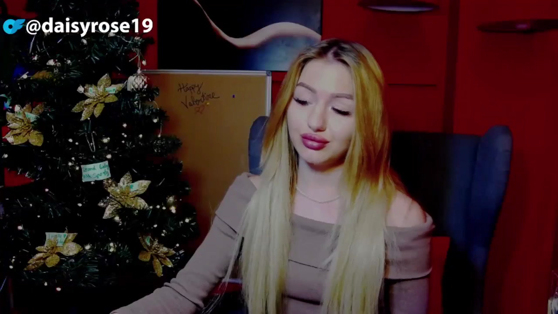 Gallery image thumbnail from DaisyRose_'s myfreecams stream on, 12/21/2023, 16:40 image 4 of 20