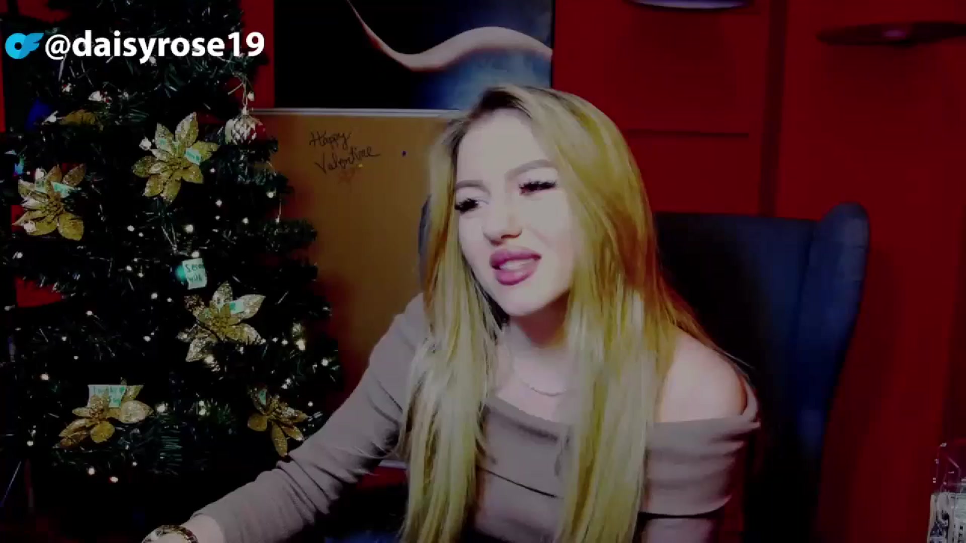 Gallery image thumbnail from DaisyRose_'s myfreecams stream on, 12/21/2023, 16:40 image 13 of 20
