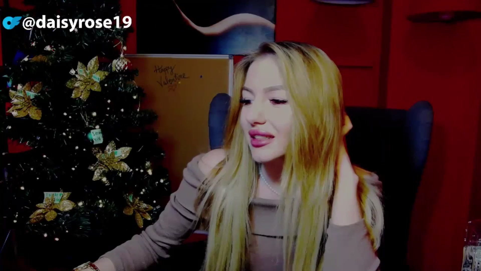 Gallery image thumbnail from DaisyRose_'s myfreecams stream on, 12/21/2023, 16:40 image 14 of 20