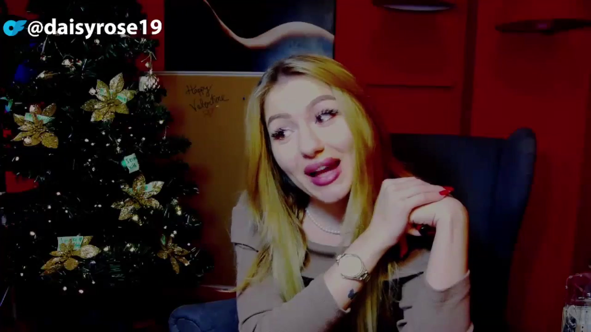 Gallery image thumbnail from DaisyRose_'s myfreecams stream on, 12/21/2023, 16:40 image 19 of 20