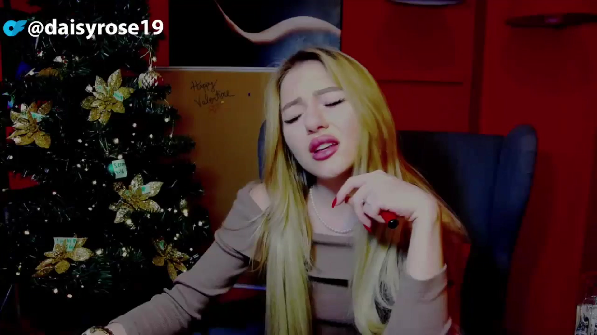 Gallery image thumbnail from DaisyRose_'s myfreecams stream on, 12/21/2023, 16:40 image 11 of 20