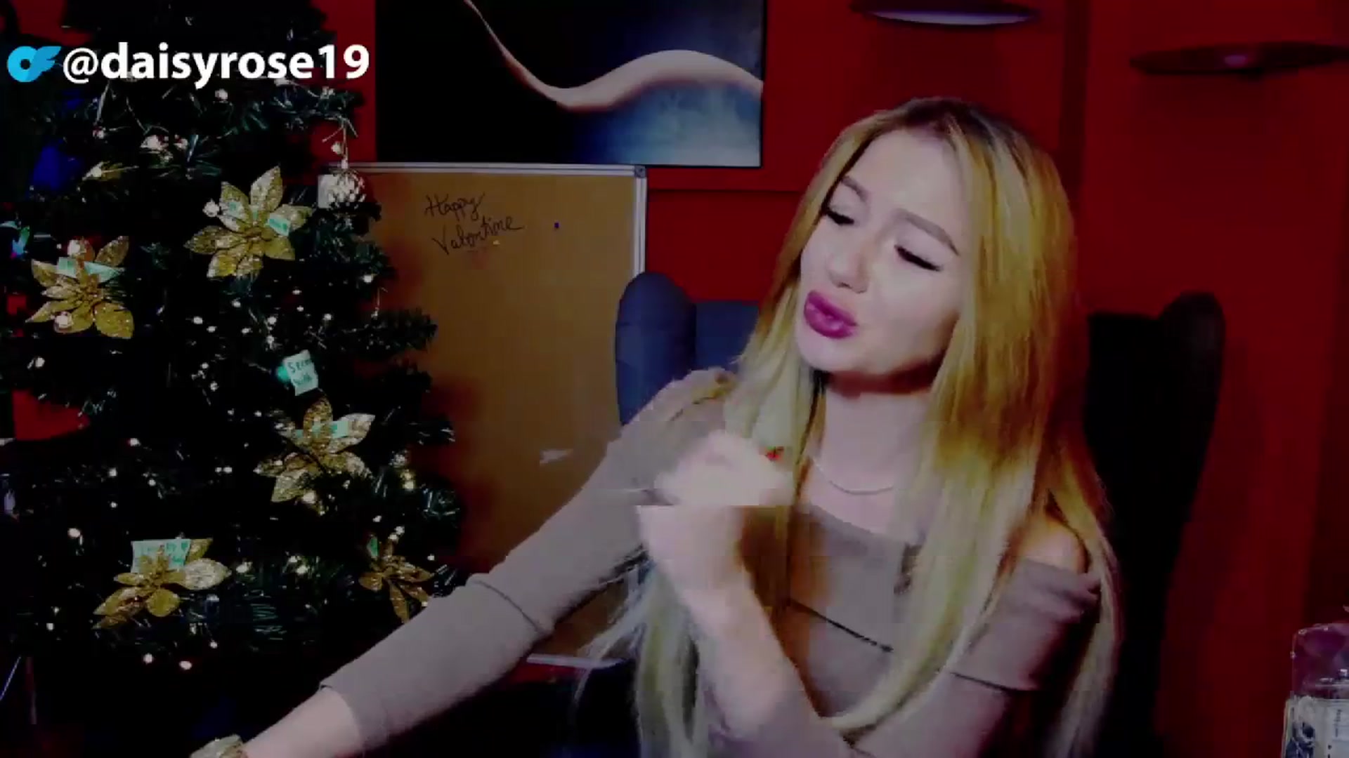 Gallery image thumbnail from DaisyRose_'s myfreecams stream on, 12/21/2023, 16:40 image 20 of 20