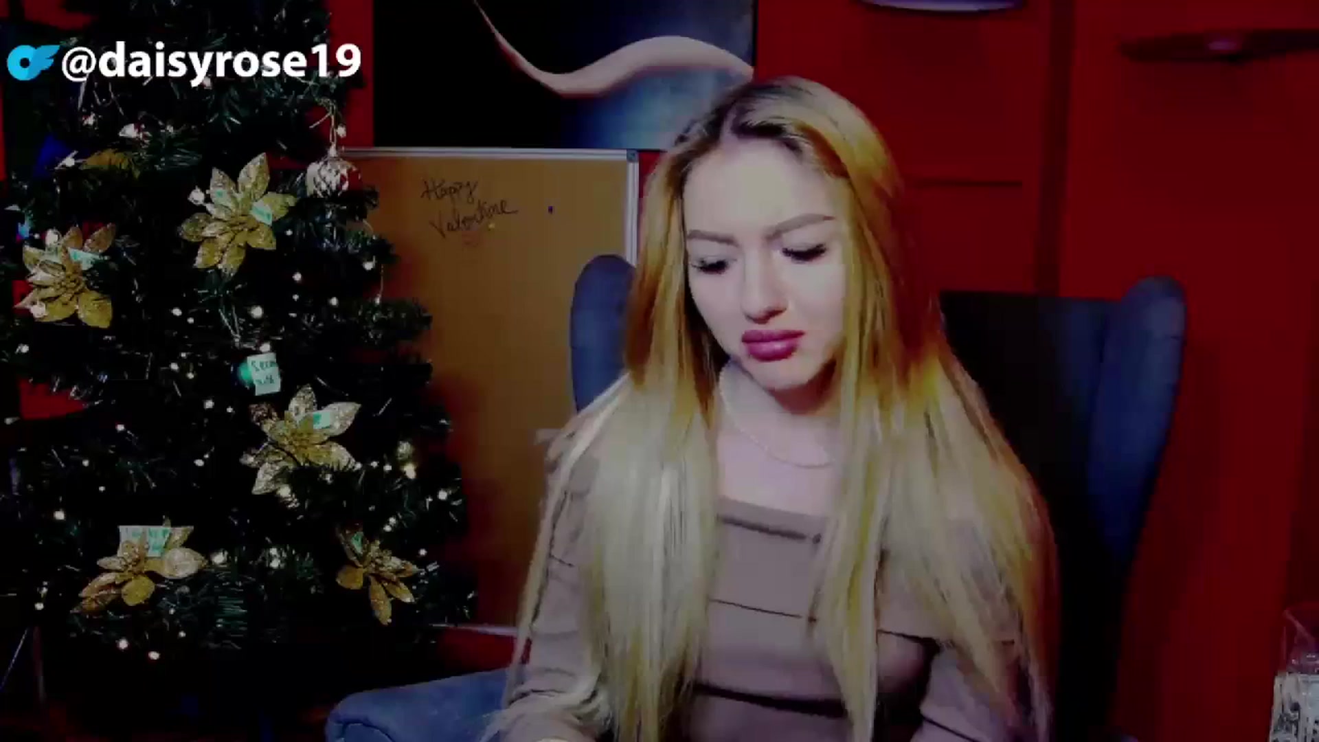 Gallery image thumbnail from DaisyRose_'s myfreecams stream on, 12/21/2023, 16:40 image 7 of 20