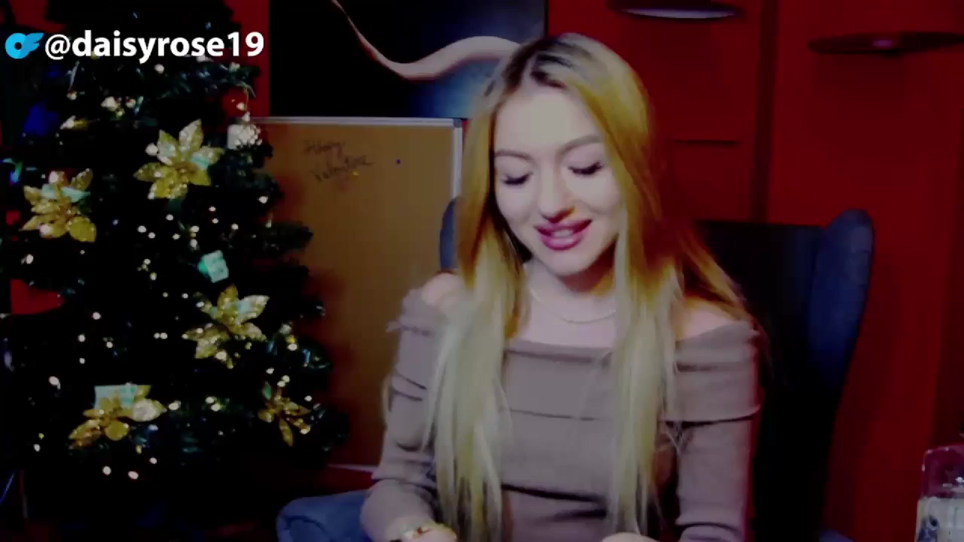 Gallery image thumbnail from DaisyRose_'s myfreecams stream on, 12/21/2023, 16:40 image 18 of 20