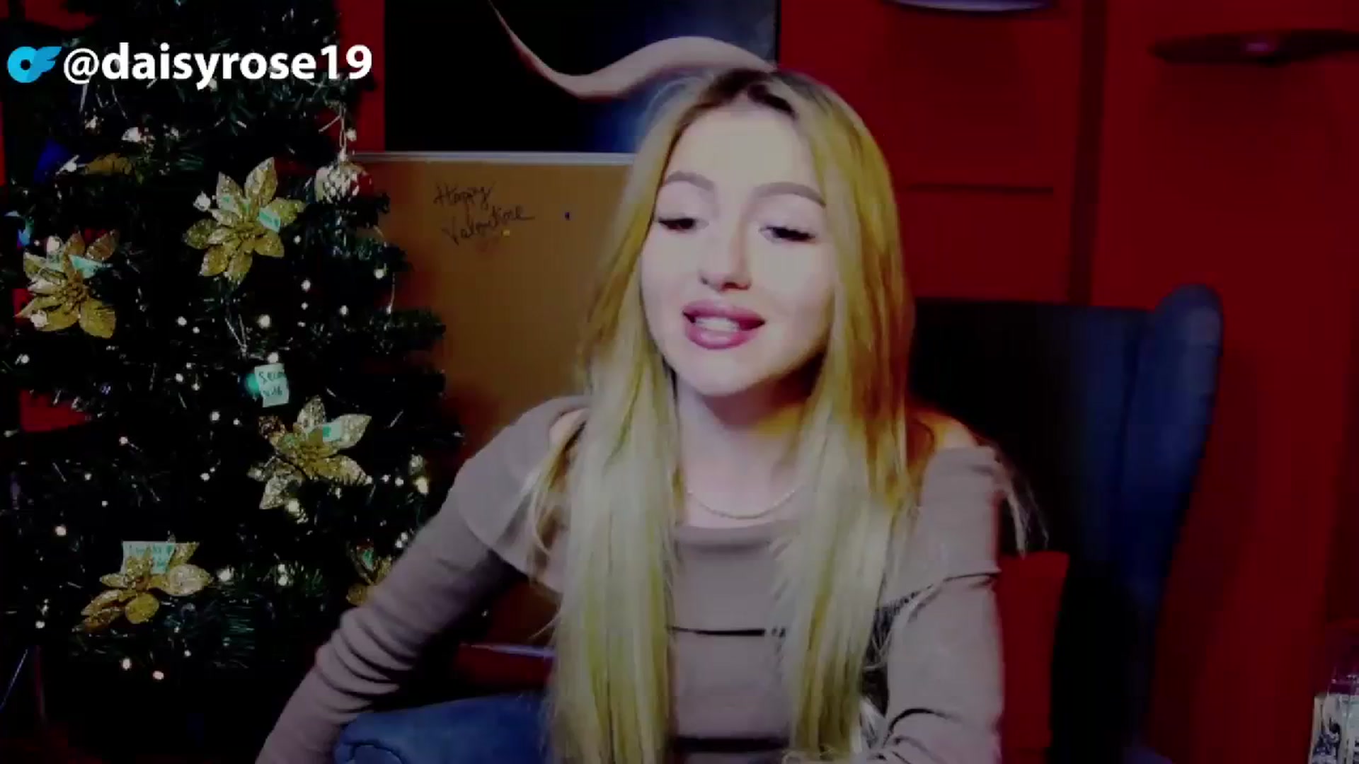 Gallery image thumbnail from DaisyRose_'s myfreecams stream on, 12/21/2023, 16:40 image 12 of 20
