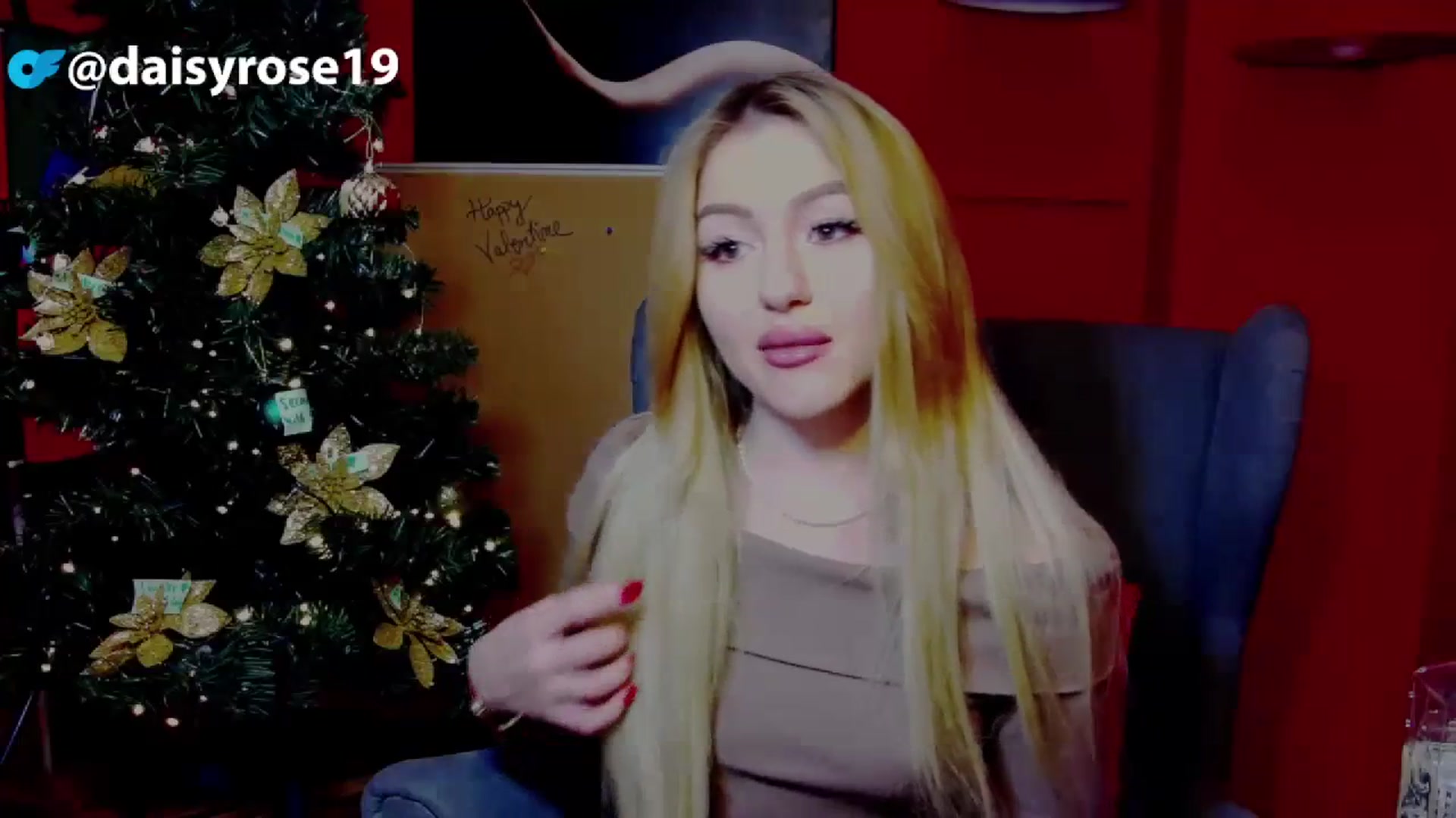 Gallery image thumbnail from DaisyRose_'s myfreecams stream on, 12/21/2023, 16:40 image 17 of 20