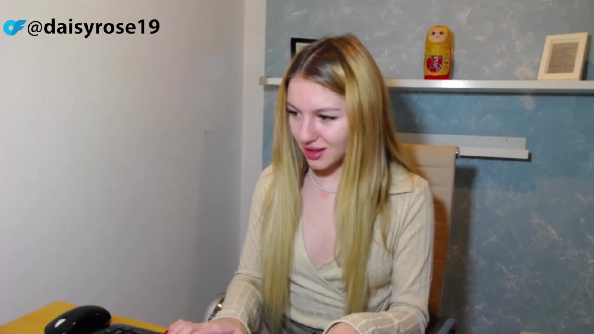 Gallery image thumbnail from DaisyRose_'s myfreecams stream on, 12/27/2023, 17:25 image 10 of 20