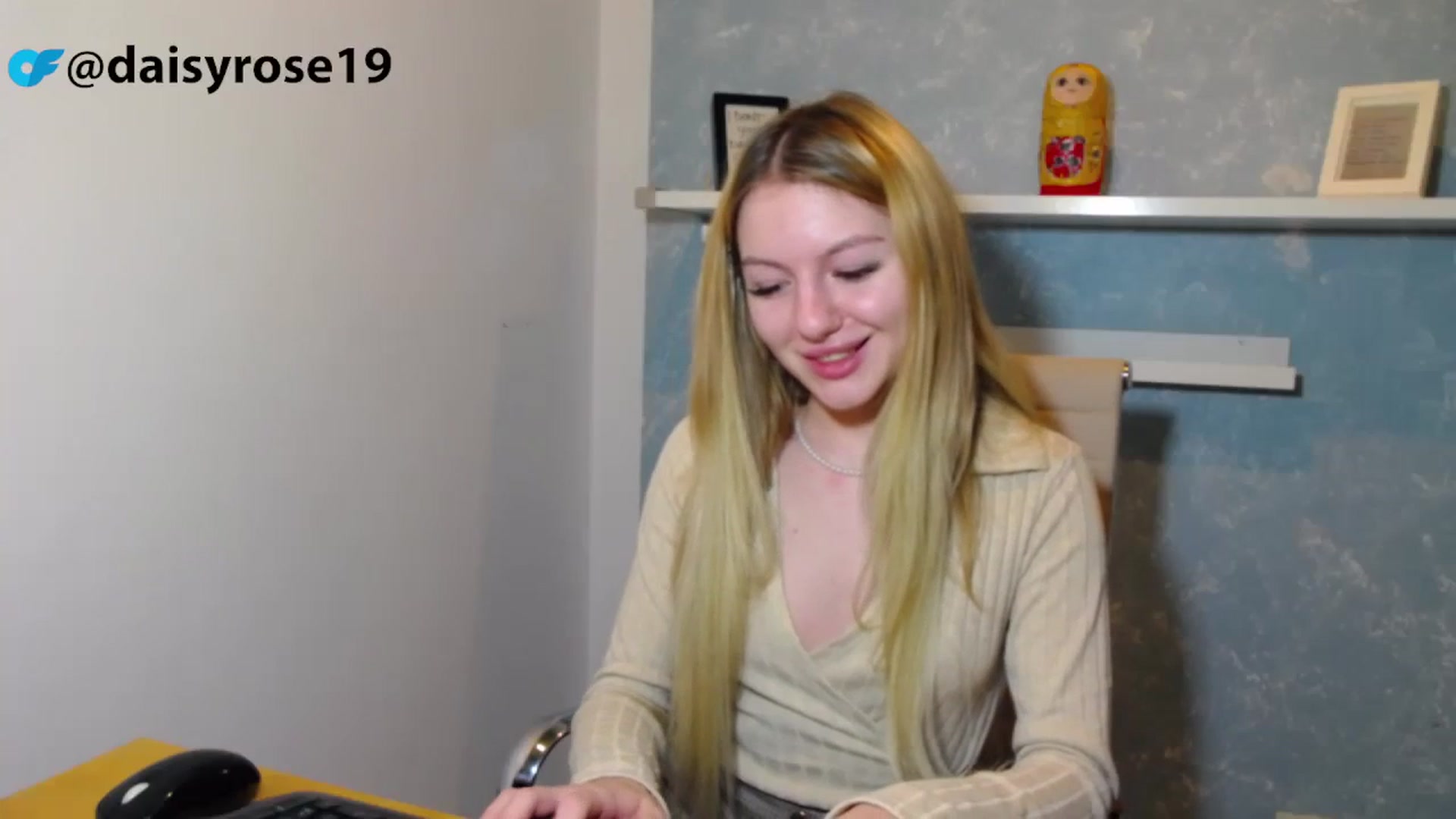 Gallery image thumbnail from DaisyRose_'s myfreecams stream on, 12/27/2023, 17:25 image 13 of 20