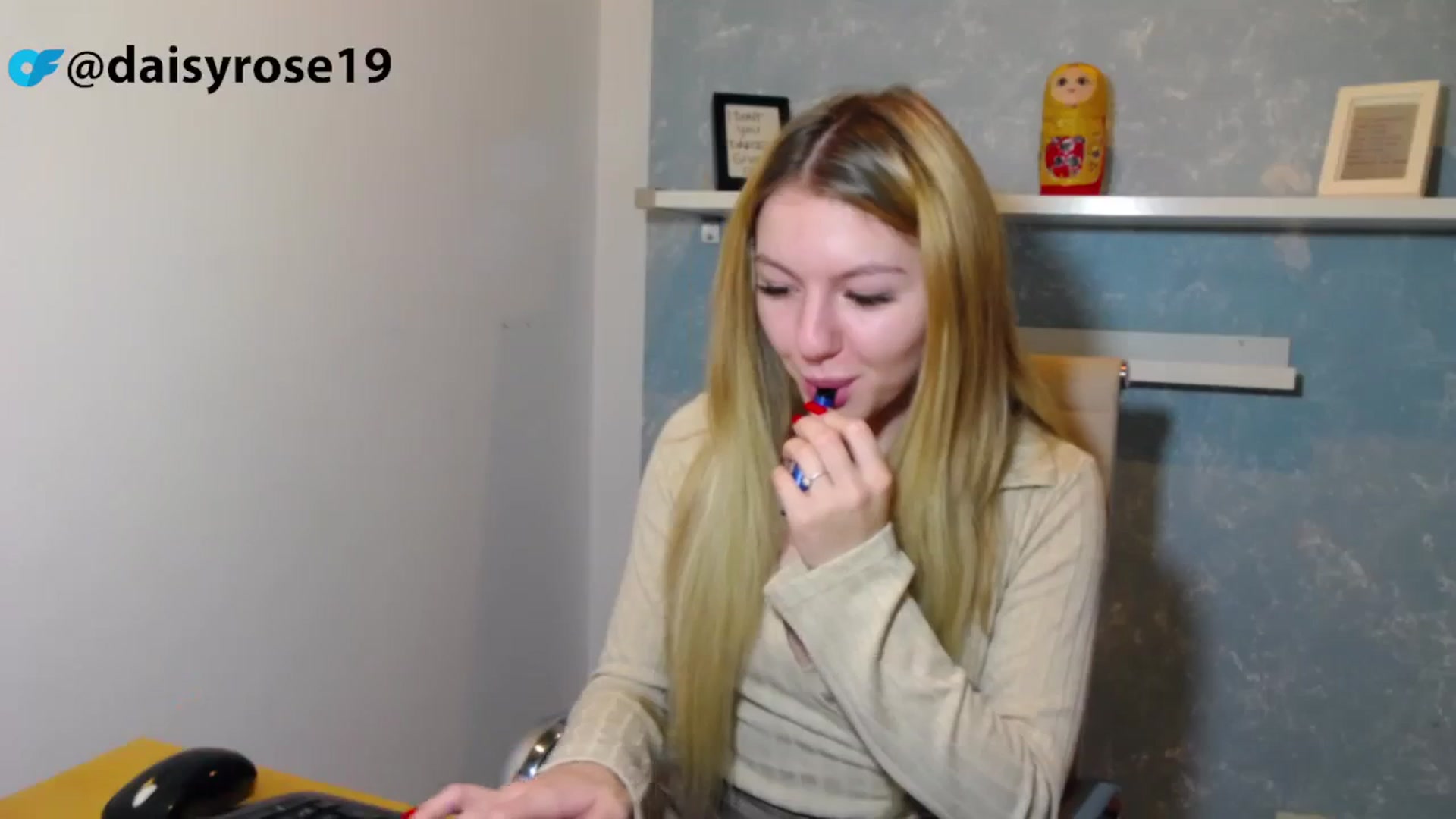 Gallery image thumbnail from DaisyRose_'s myfreecams stream on, 12/27/2023, 17:25 image 11 of 20