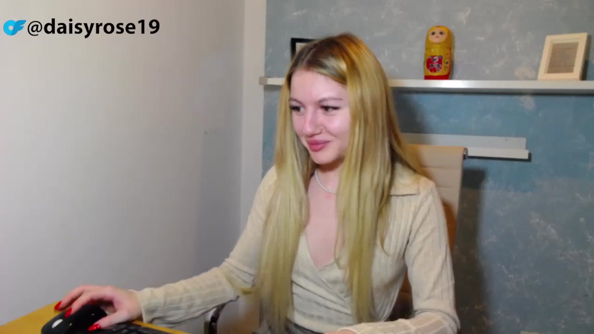Gallery image thumbnail from DaisyRose_'s myfreecams stream on, 12/27/2023, 17:25 image 14 of 20