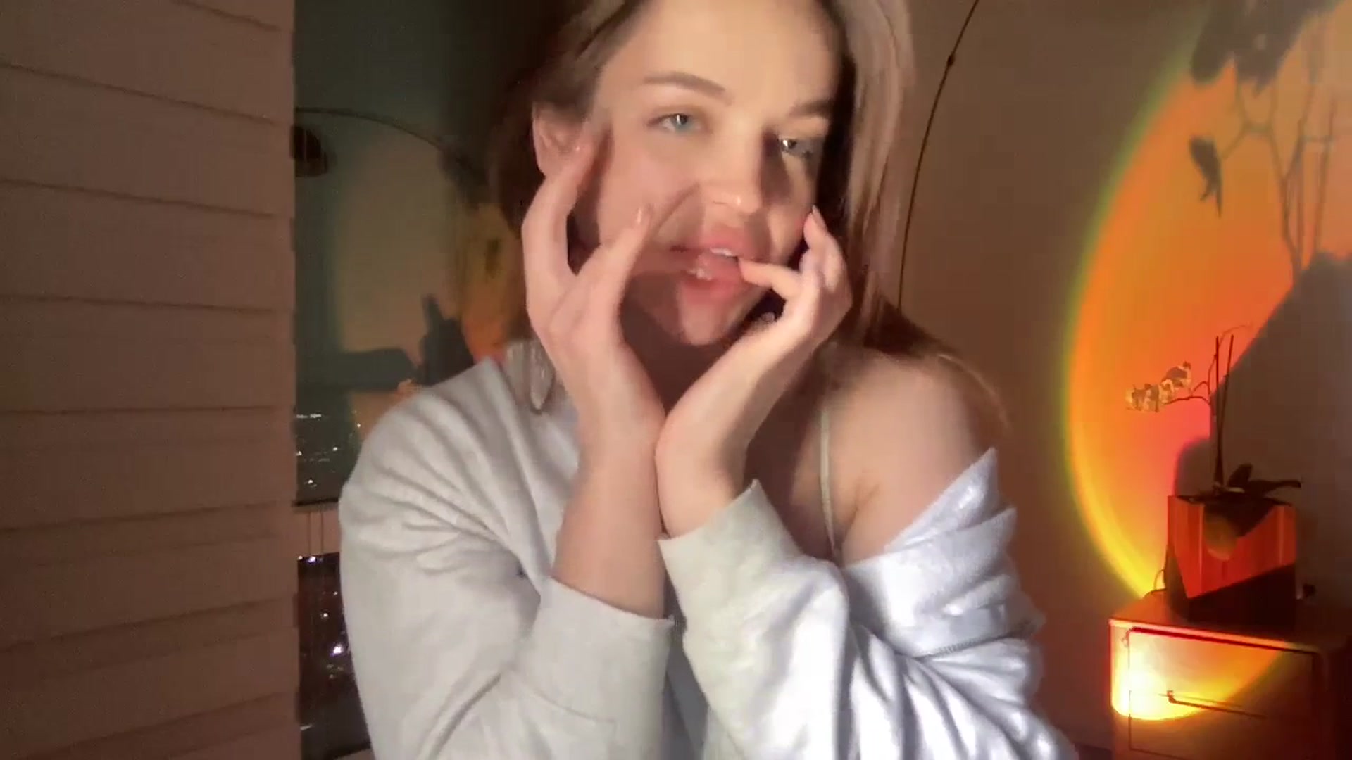 Gallery image thumbnail from Daisy_Flower1's myfreecams stream on, 01/08/2024, 08:34 image 10 of 20