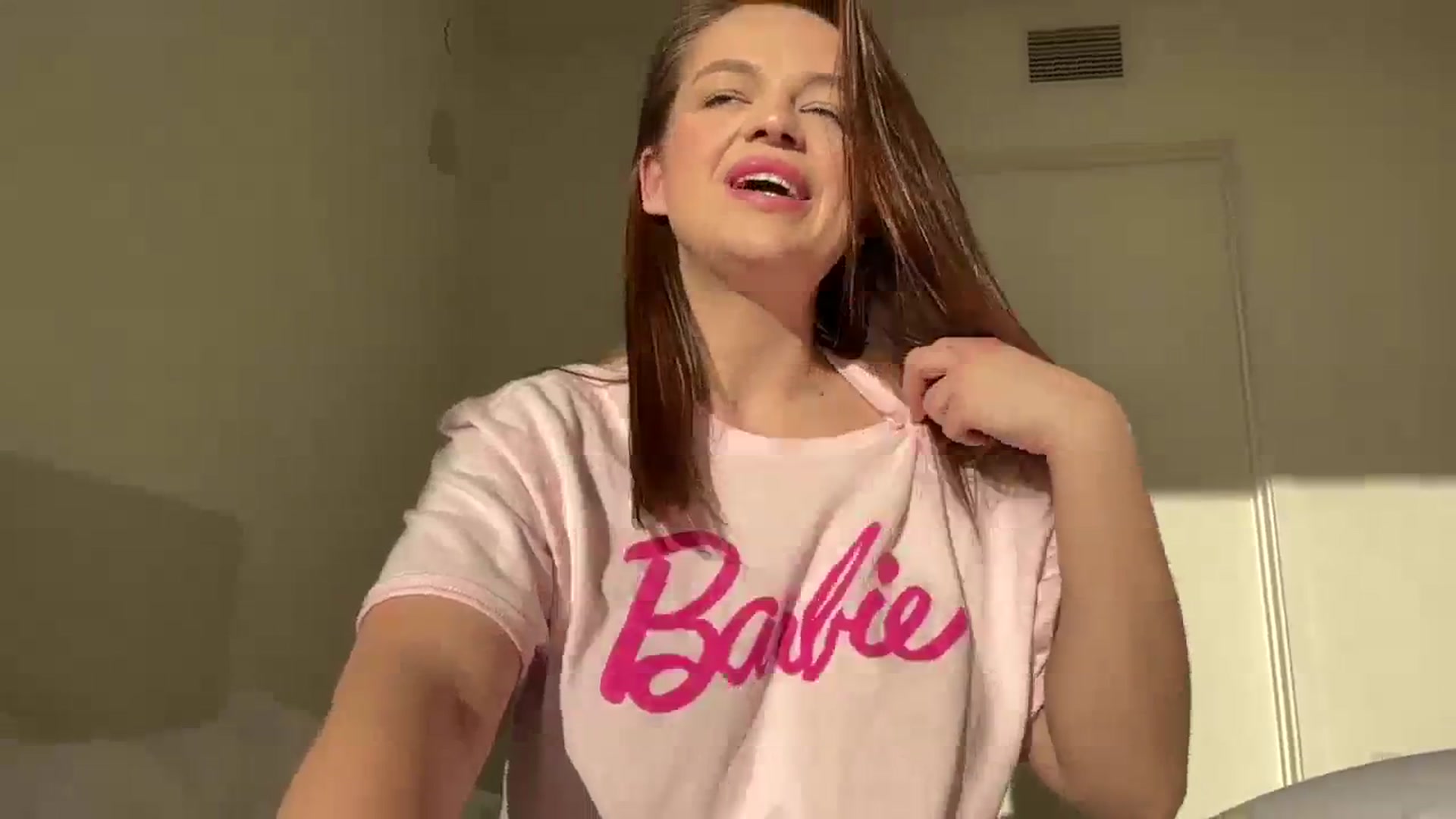 Gallery image thumbnail from Daisy_Flower1's myfreecams stream on, 01/10/2024, 24:01 image 8 of 20