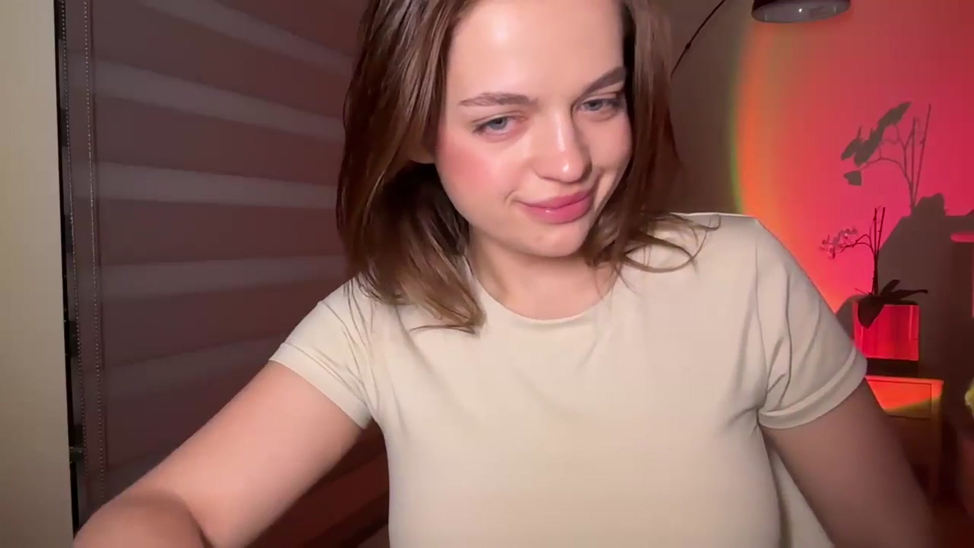 Gallery image thumbnail from Daisy_Flower1's myfreecams stream on, 01/22/2024, 09:32 image 2 of 20