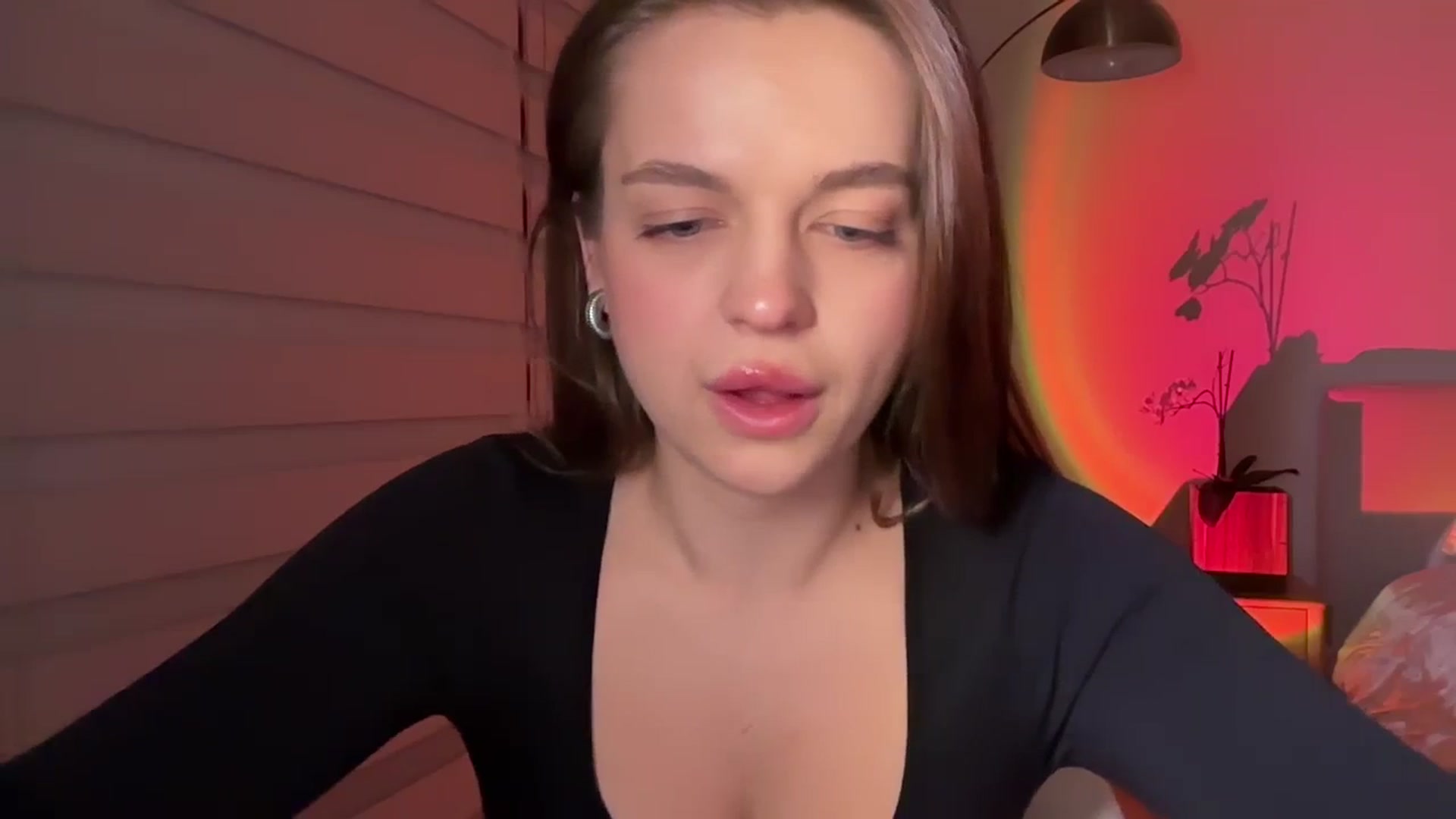 Gallery image thumbnail from Daisy_Flower1's myfreecams stream on, 01/24/2024, 07:43 image 7 of 20