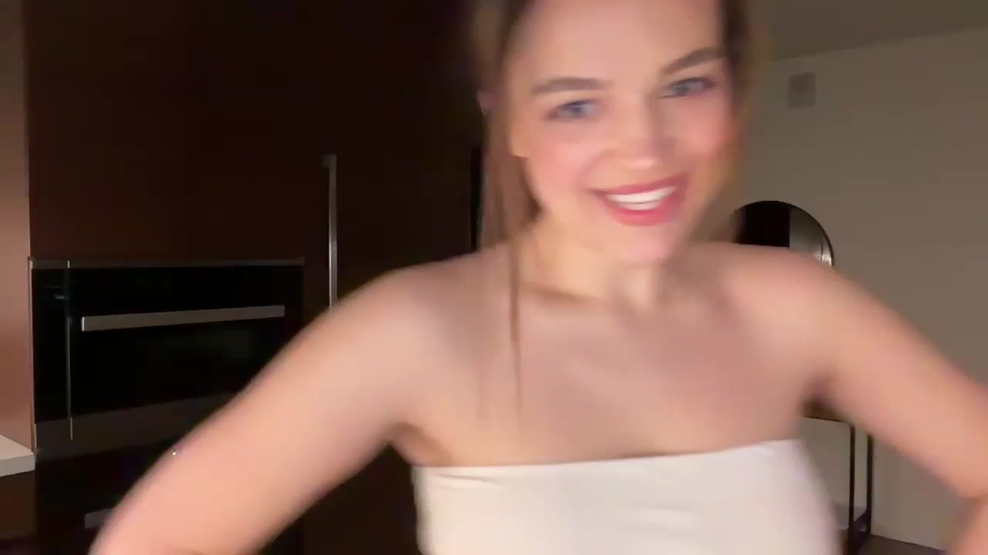 Gallery image thumbnail from Daisy_Flower1's myfreecams stream on, 03/04/2024, 03:45 image 18 of 20