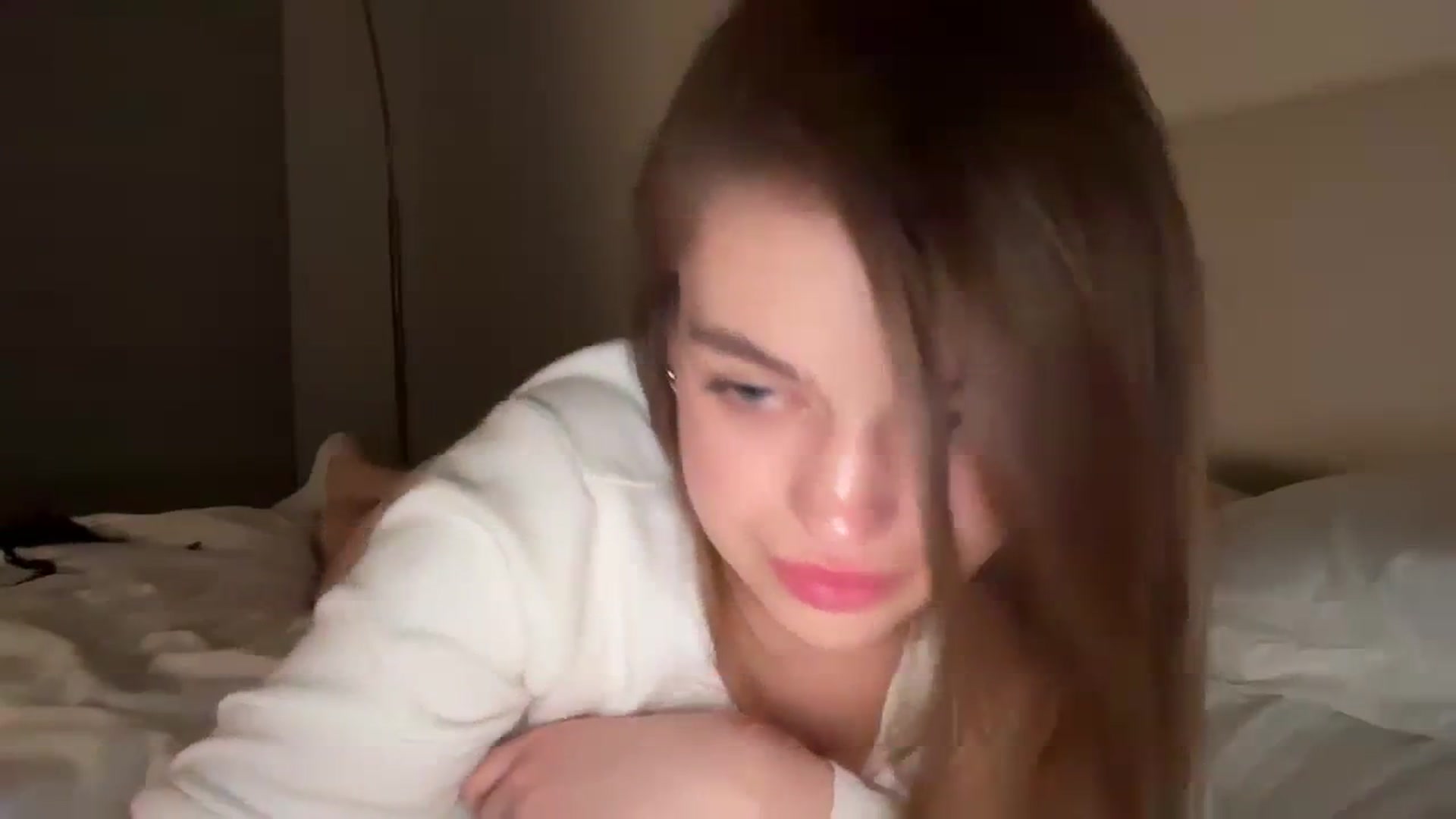 Gallery image thumbnail from Daisy_Flower1's myfreecams stream on, 03/21/2024, 07:51 image 18 of 20