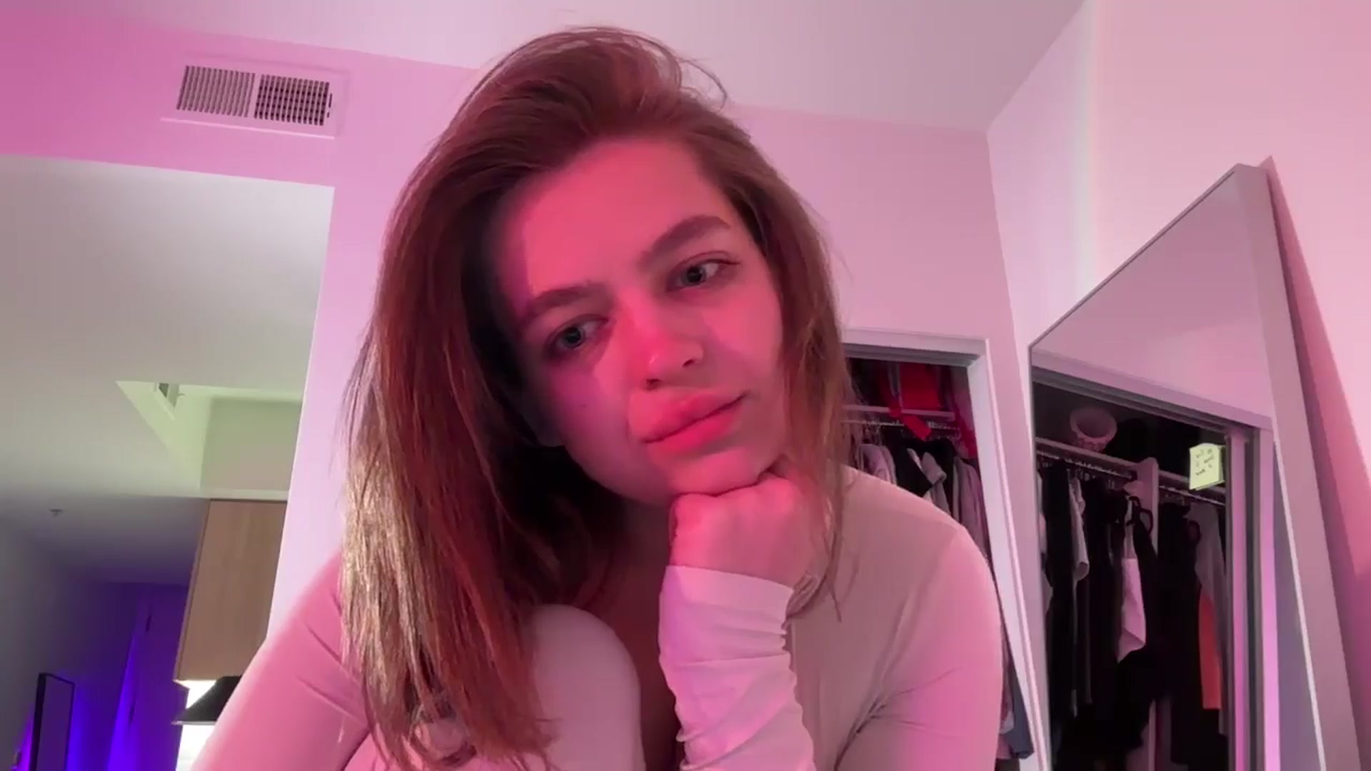 Gallery image thumbnail from Daisy_Flower1's myfreecams stream on, 02/26/2025, 08:55 image 19 of 20