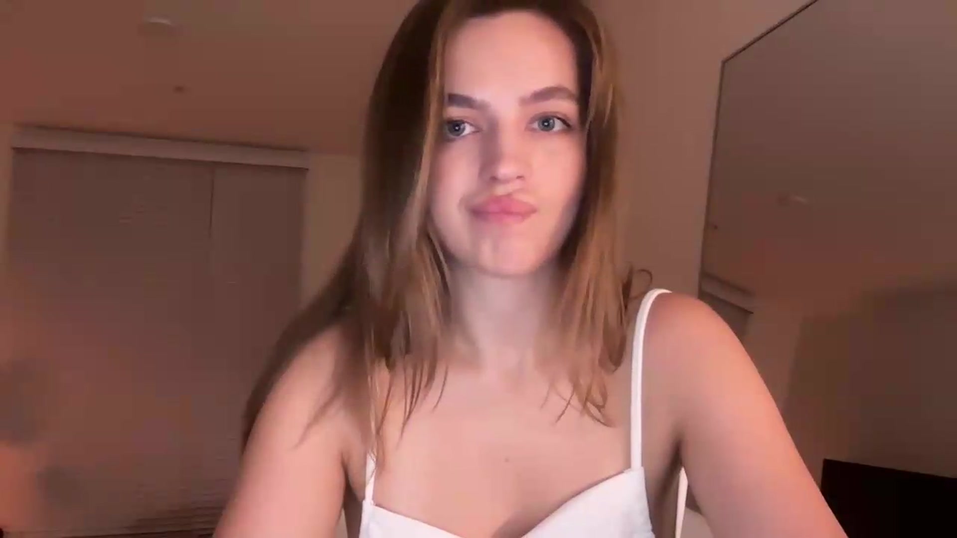 Gallery image thumbnail from Daisy_Flower1's myfreecams stream on, 09/17/2026, 04:04 image 17 of 20