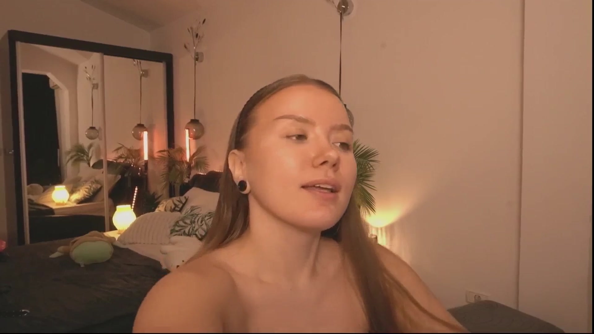 Gallery image thumbnail from Daisy_Stacey's myfreecams stream on, 09/19/2025, 24:00 image 5 of 20