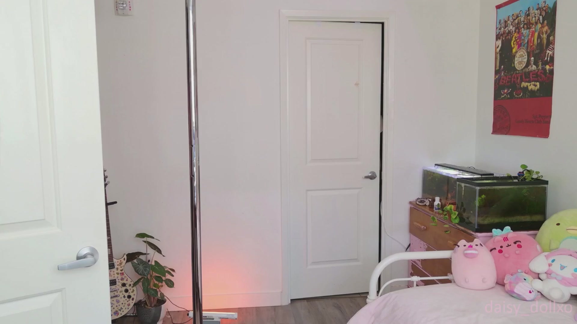 Gallery image thumbnail from Daisy_dollxo's myfreecams stream on, 08/09/2025, 22:30 image 5 of 20