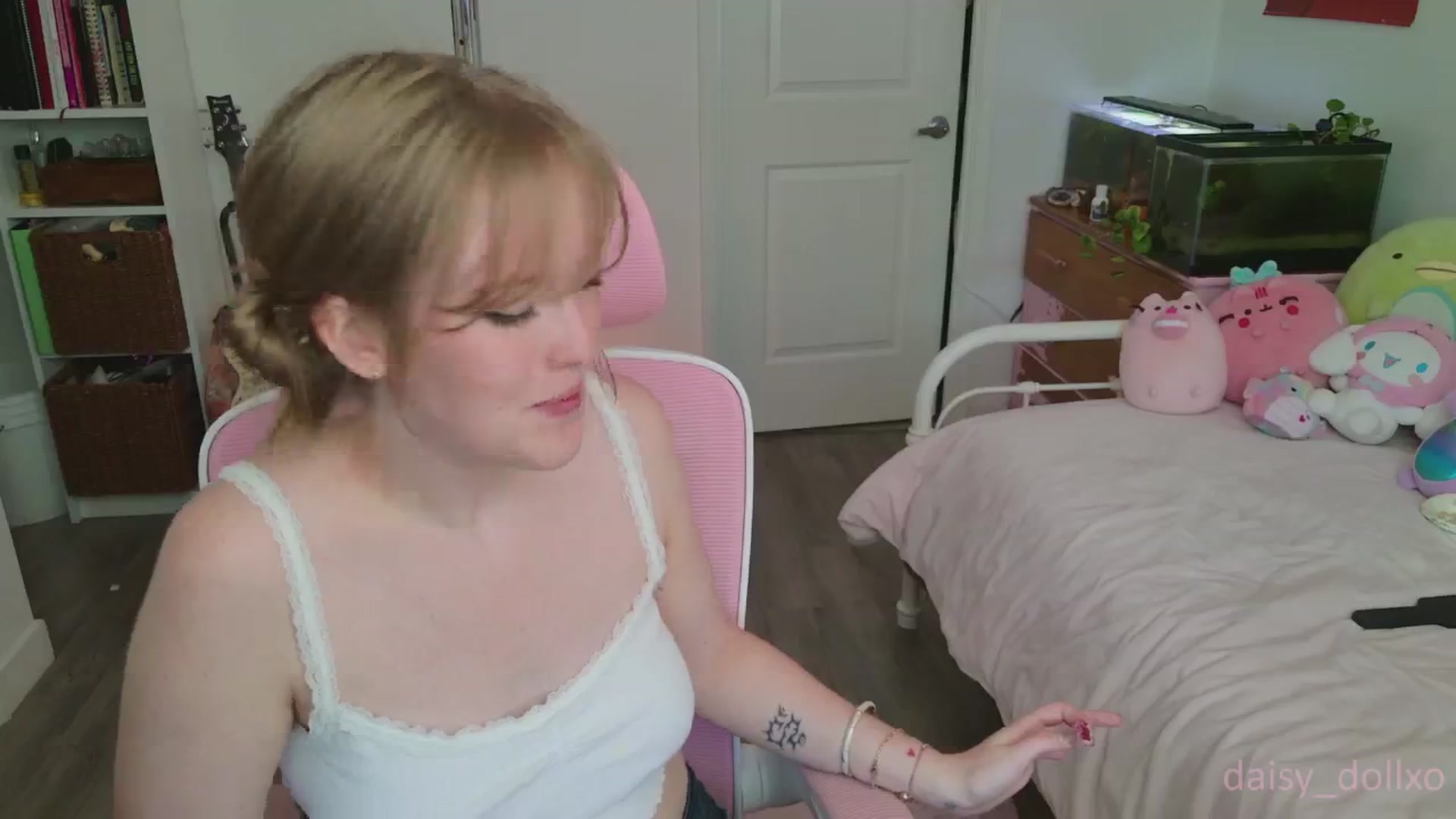 Gallery image thumbnail from Daisy_dollxo's myfreecams stream on, 08/09/2025, 22:30 image 20 of 20