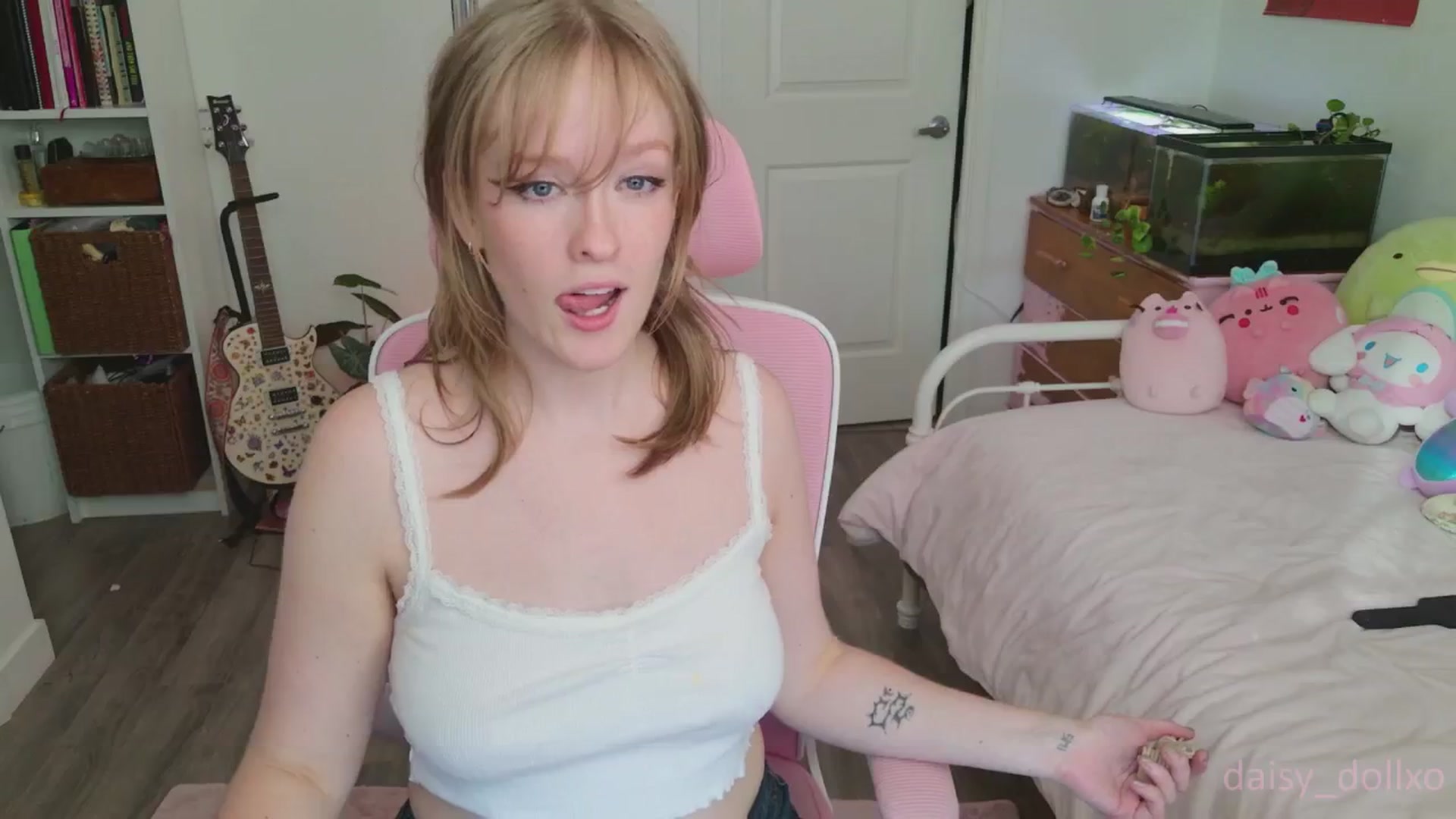 Gallery image thumbnail from Daisy_dollxo's myfreecams stream on, 08/09/2025, 22:30 image 18 of 20