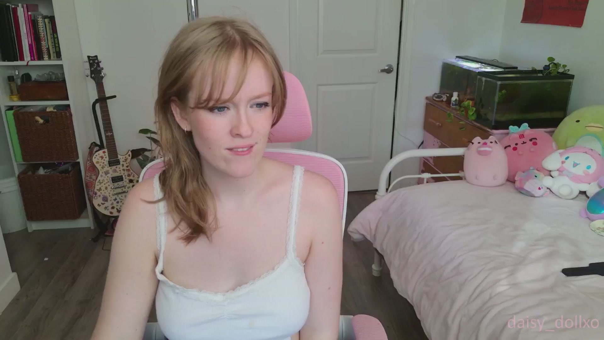 Gallery image thumbnail from Daisy_dollxo's myfreecams stream on, 08/09/2025, 22:30 image 16 of 20