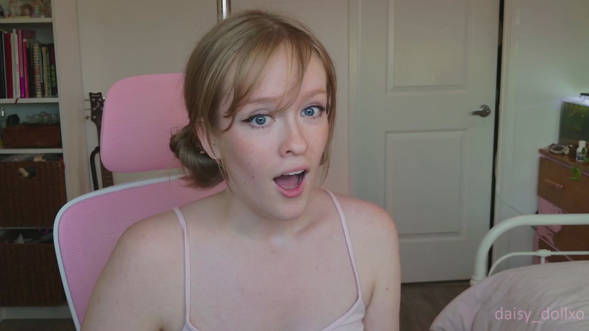 Gallery image thumbnail from Daisy_dollxo's myfreecams stream on, 08/09/2025, 23:40 image 16 of 20