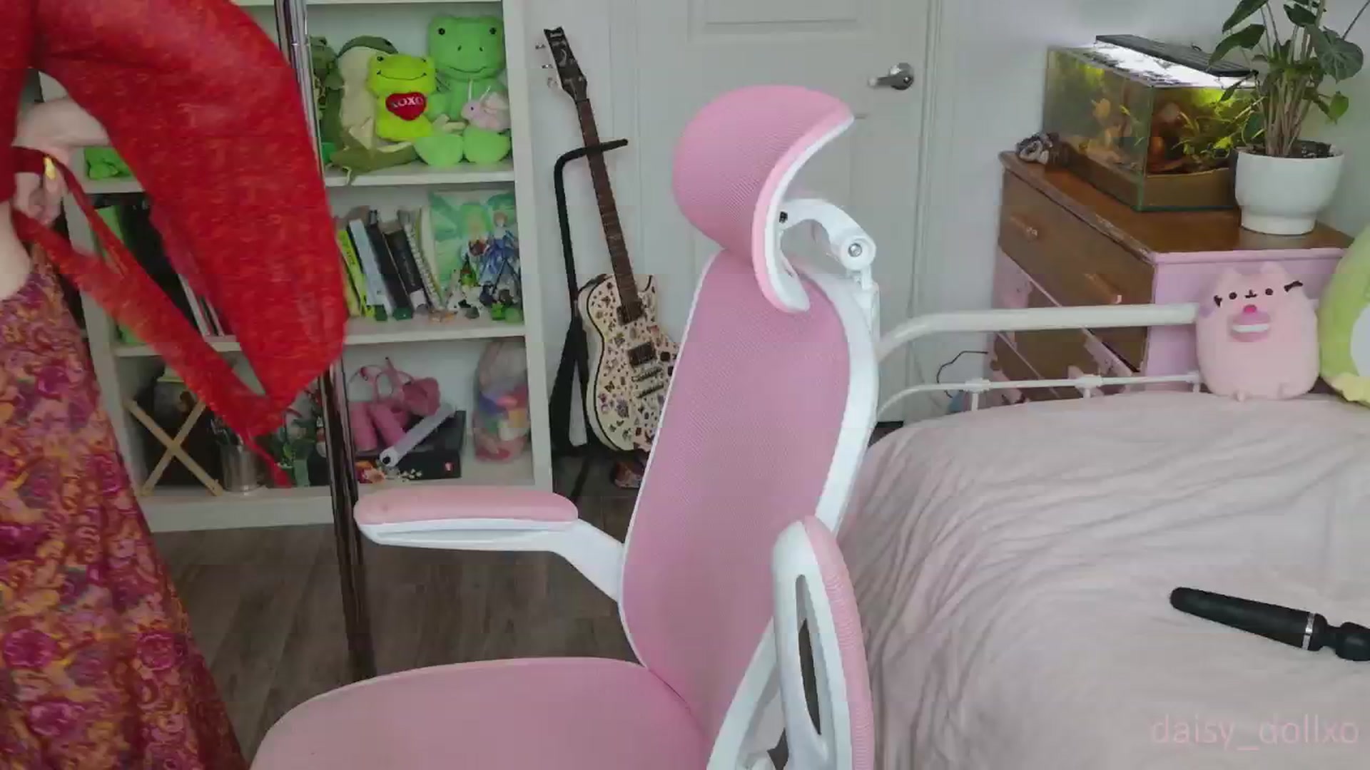 Gallery image thumbnail from Daisy_dollxo's myfreecams stream on, 08/19/2025, 16:59 image 14 of 20