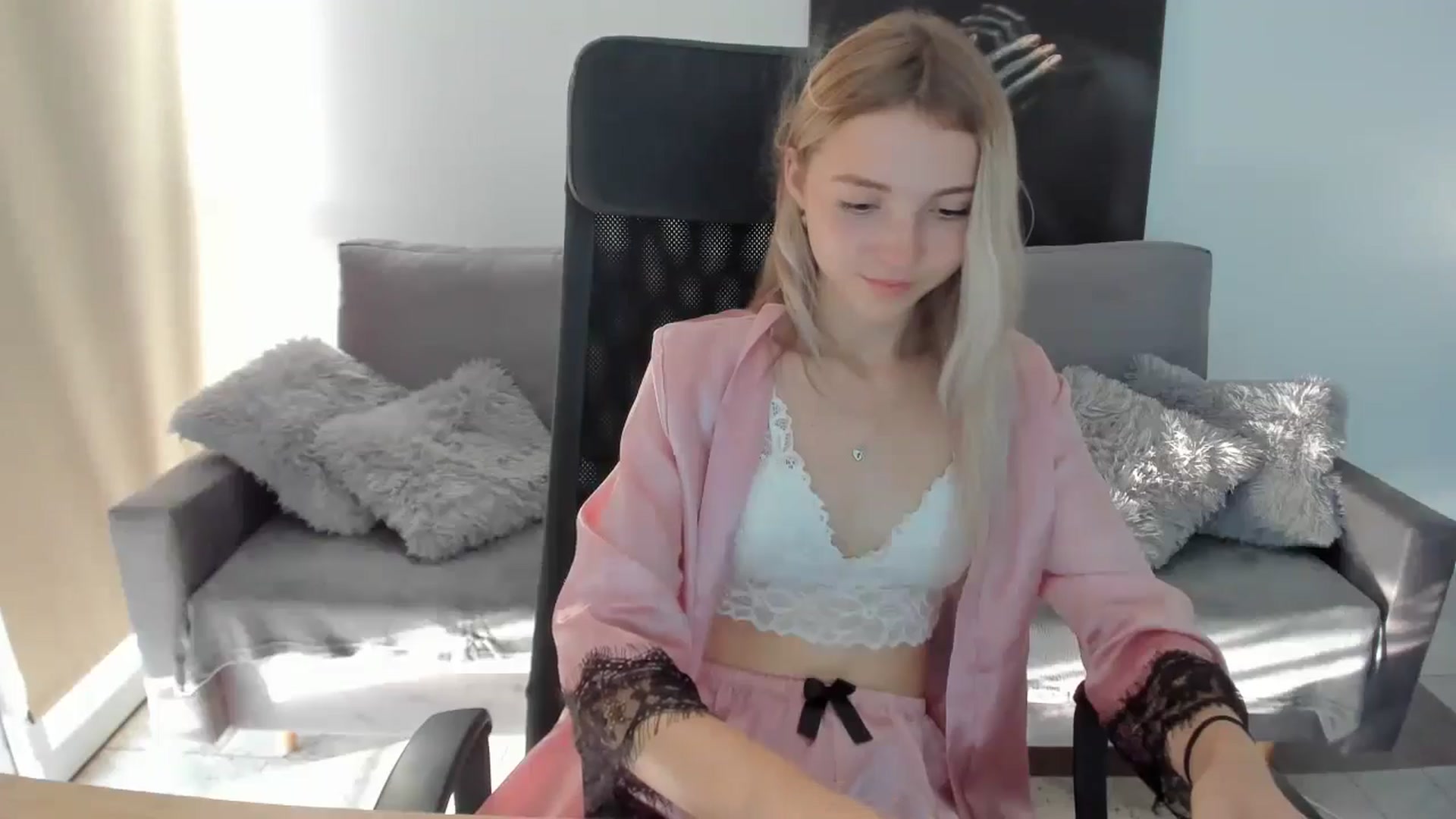Gallery image thumbnail from Daisyy's myfreecams stream on, 08/18/2024, 16:37 image 18 of 20