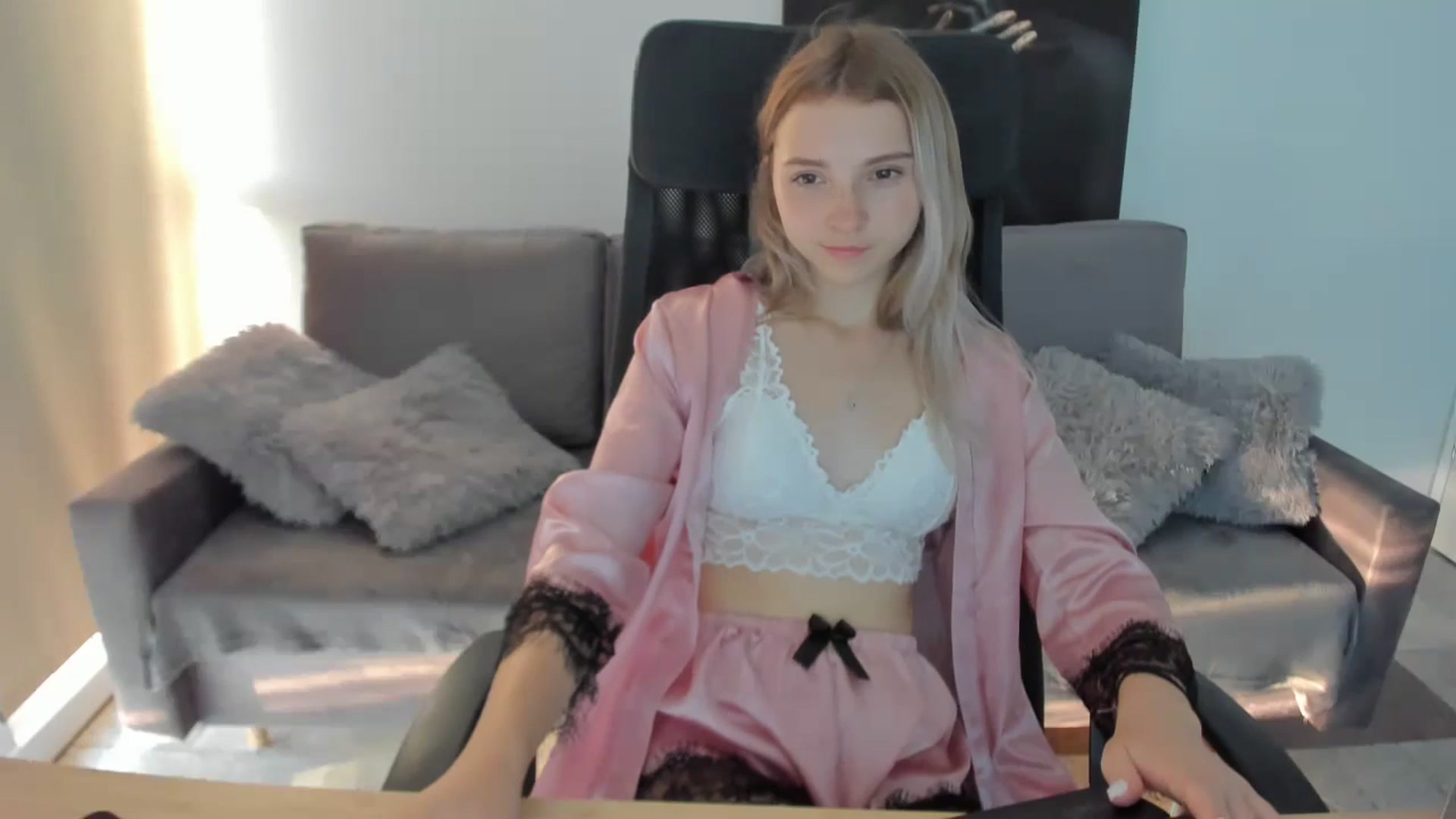 Gallery image thumbnail from Daisyy's myfreecams stream on, 08/18/2024, 17:05 image 16 of 20