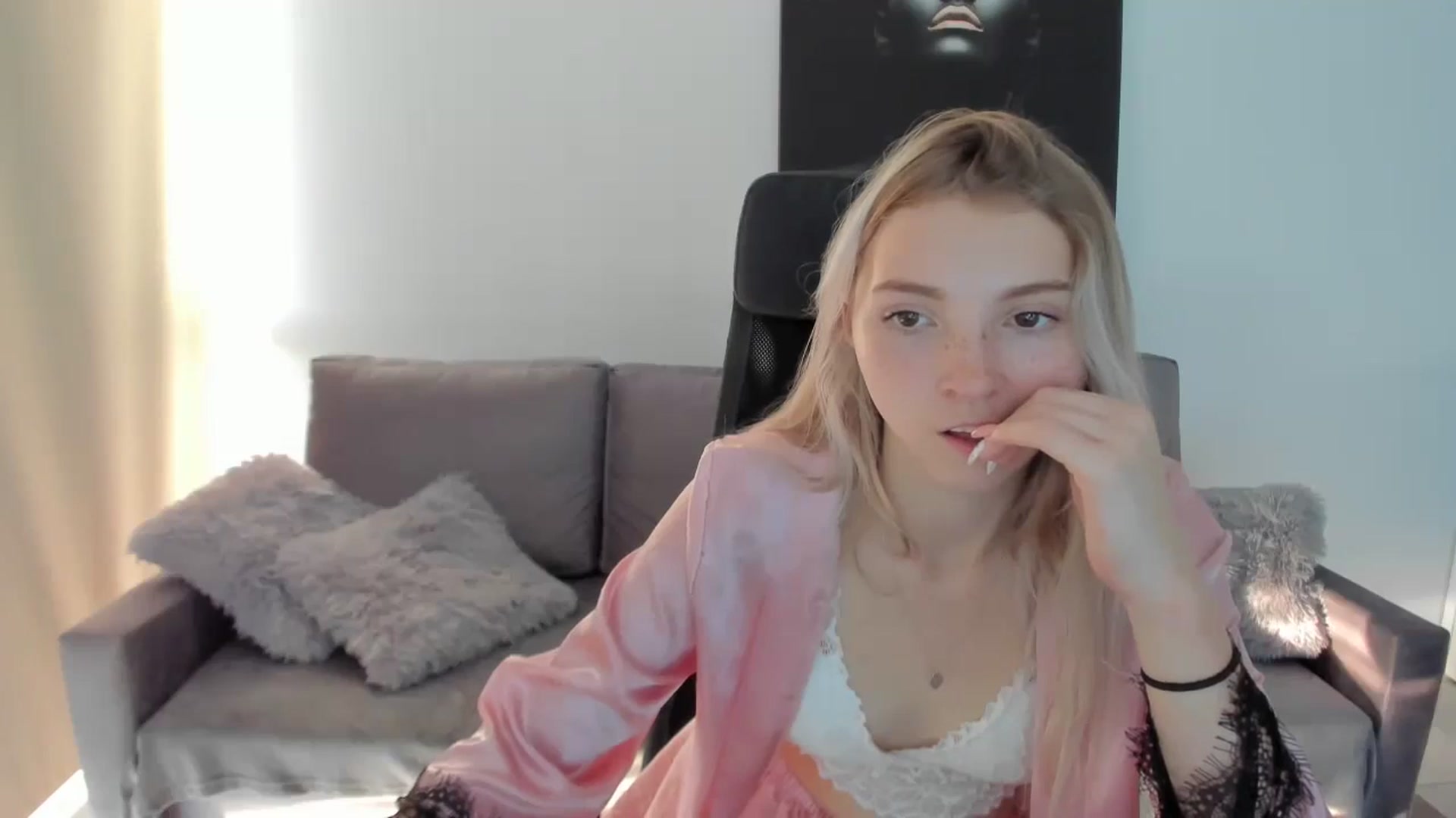 Gallery image thumbnail from Daisyy's myfreecams stream on, 08/18/2024, 17:05 image 11 of 20