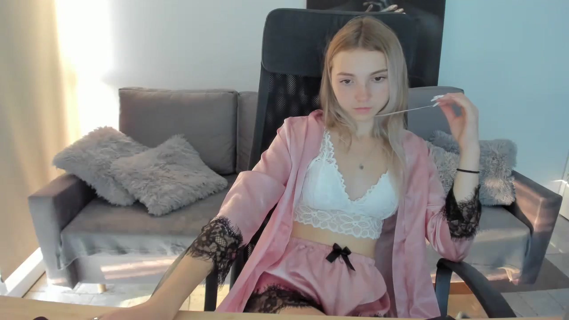 Gallery image thumbnail from Daisyy's myfreecams stream on, 08/18/2024, 17:05 image 18 of 20