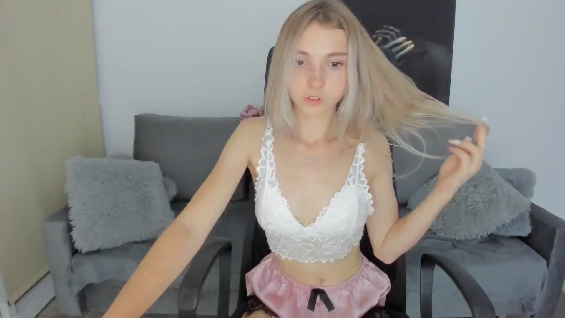 Gallery image thumbnail from Daisyy's myfreecams stream on, 08/18/2024, 21:08 image 12 of 20