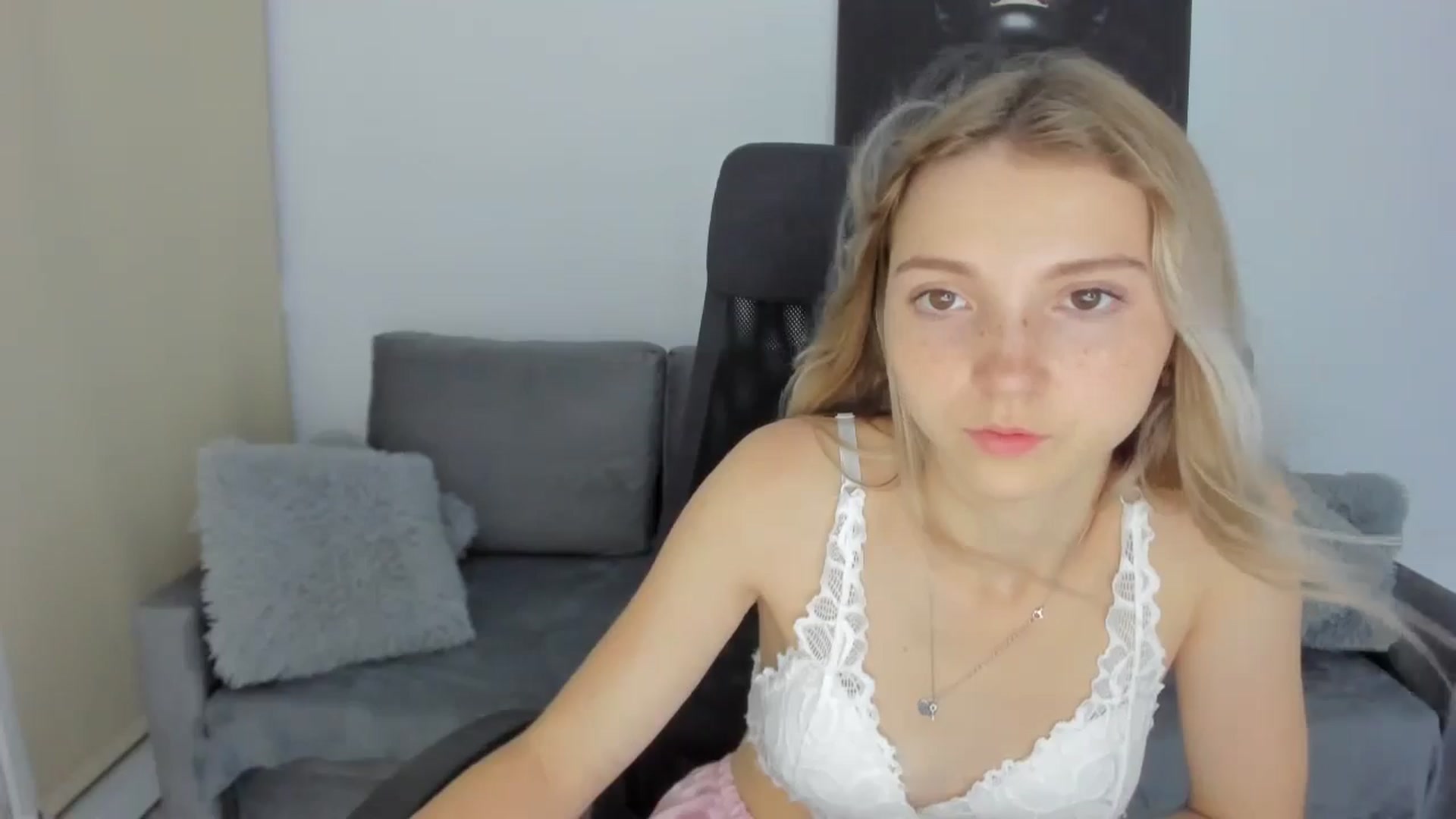 Gallery image thumbnail from Daisyy's myfreecams stream on, 08/18/2024, 23:26 image 19 of 20