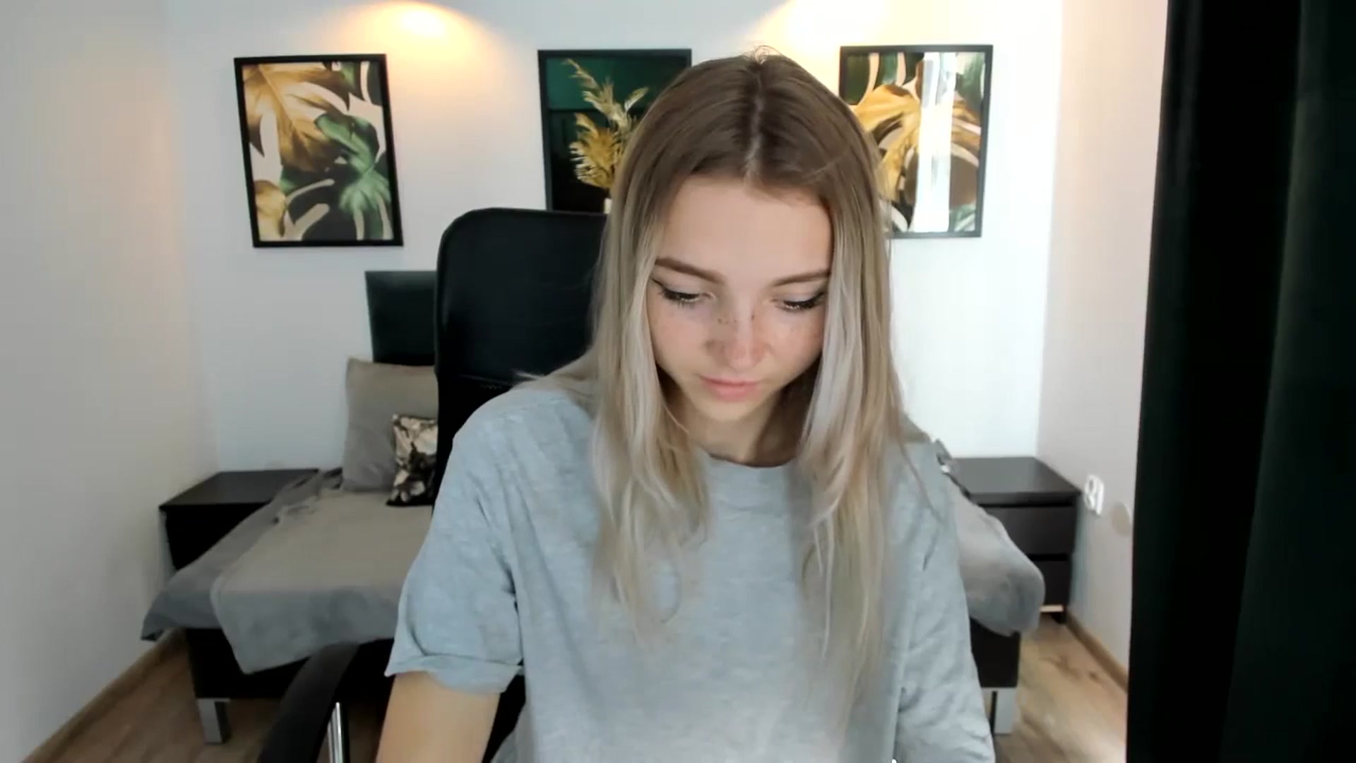 Gallery image thumbnail from Daisyy's myfreecams stream on, 08/22/2024, 14:34 image 8 of 20