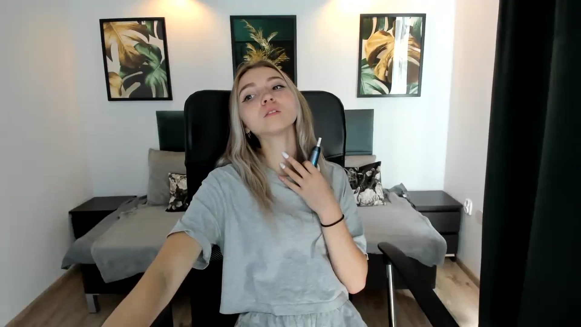 Gallery image thumbnail from Daisyy's myfreecams stream on, 08/22/2024, 14:34 image 12 of 20