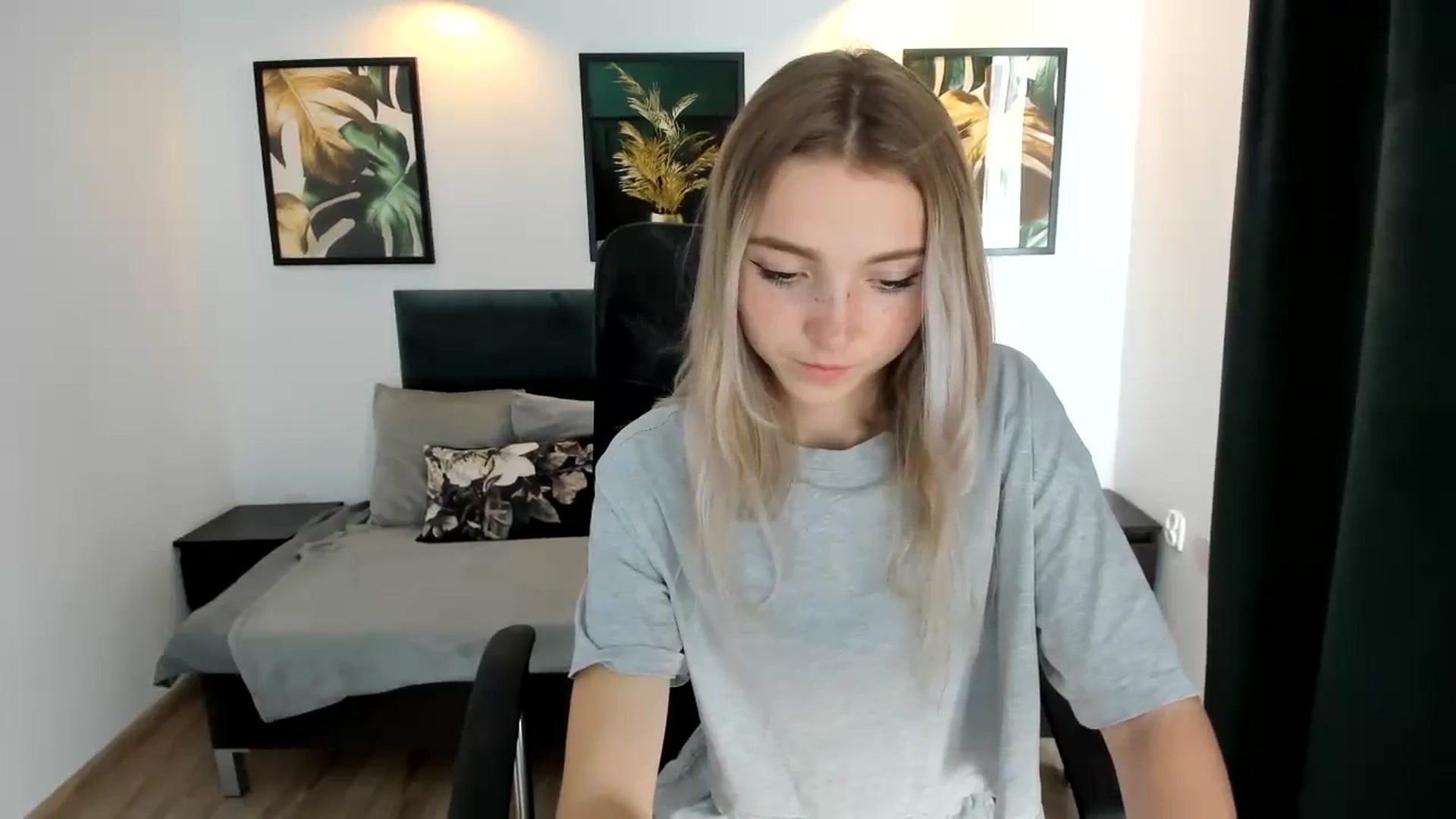 Gallery image thumbnail from Daisyy's myfreecams stream on, 08/22/2024, 14:34 image 6 of 20