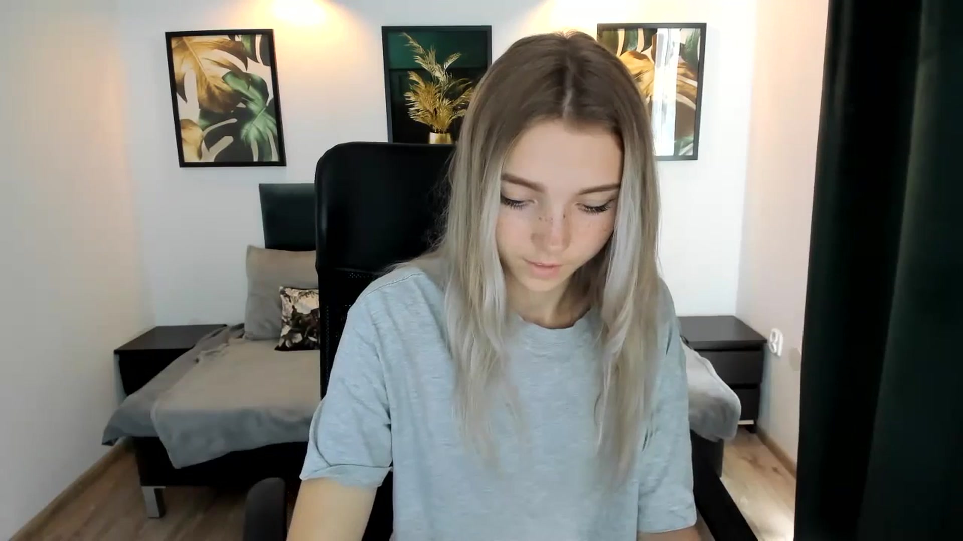 Gallery image thumbnail from Daisyy's myfreecams stream on, 08/22/2024, 14:34 image 17 of 20