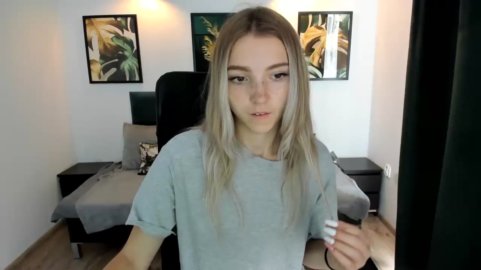 Gallery image thumbnail from Daisyy's myfreecams stream on, 08/22/2024, 14:34 image 15 of 20