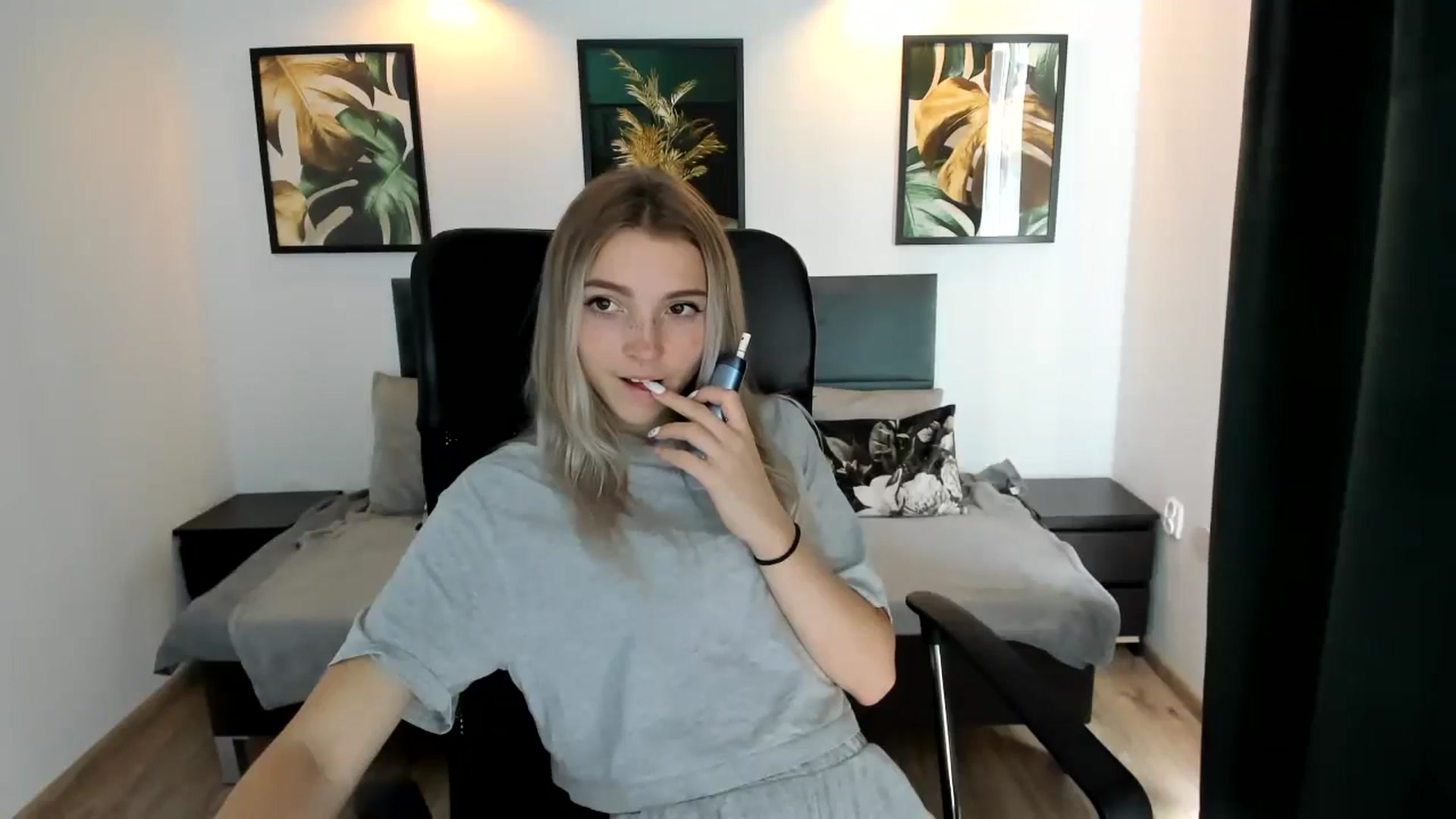 Gallery image thumbnail from Daisyy's myfreecams stream on, 08/22/2024, 14:34 image 14 of 20