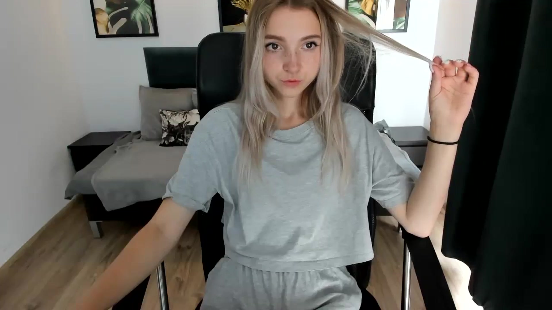Gallery image thumbnail from Daisyy's myfreecams stream on, 08/22/2024, 14:59 image 10 of 20