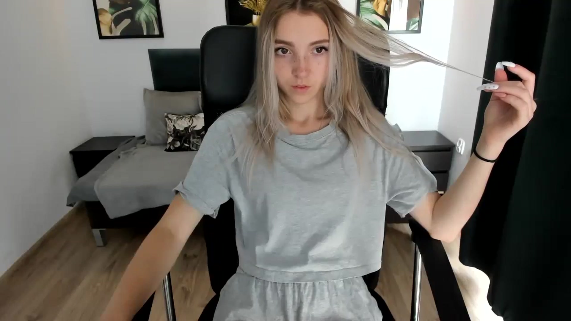 Gallery image thumbnail from Daisyy's myfreecams stream on, 08/22/2024, 14:59 image 3 of 20