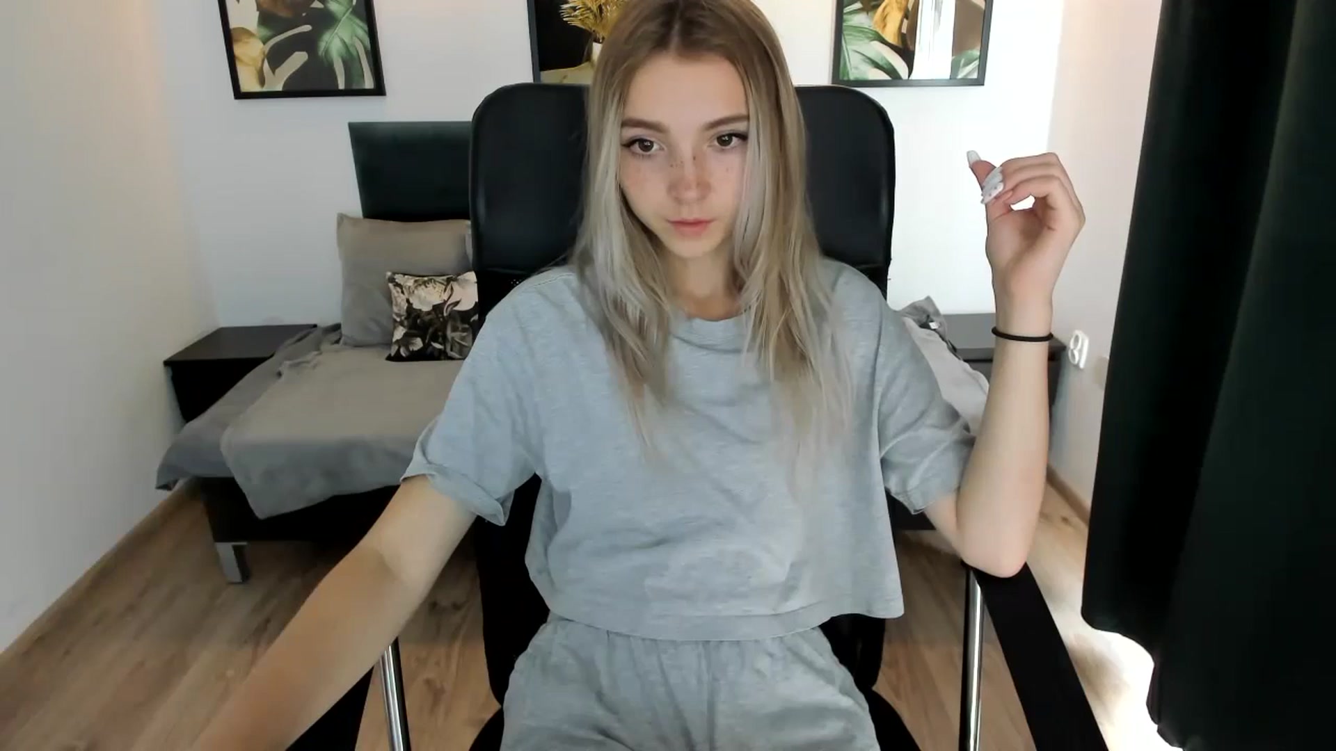 Gallery image thumbnail from Daisyy's myfreecams stream on, 08/22/2024, 14:59 image 18 of 20