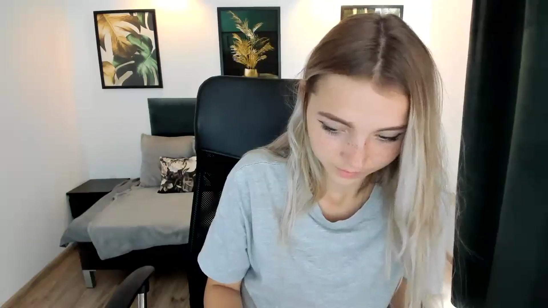 Gallery image thumbnail from Daisyy's myfreecams stream on, 08/22/2024, 15:28 image 11 of 20